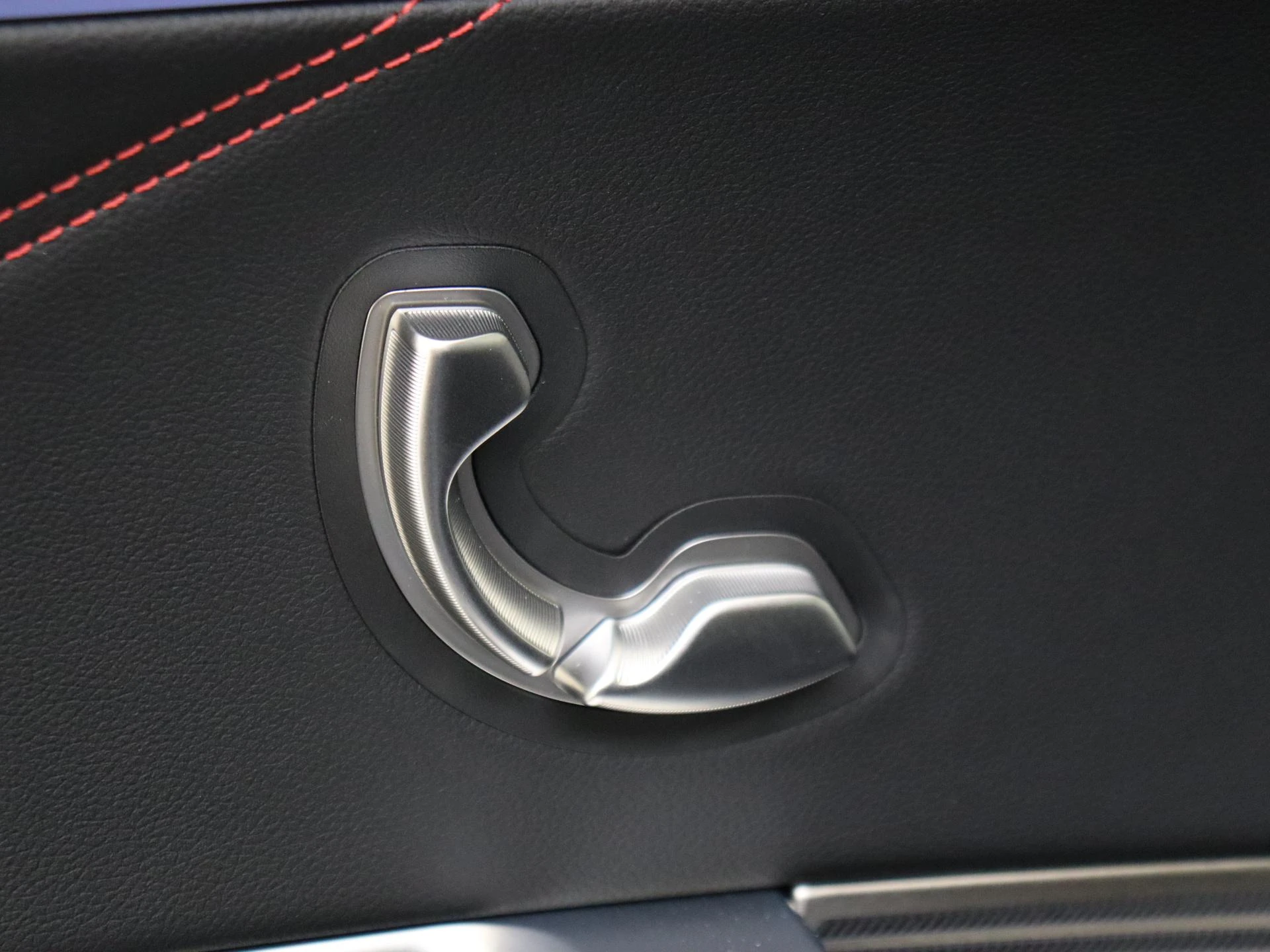 Mercedes-Benz-C-Klasse-image-24