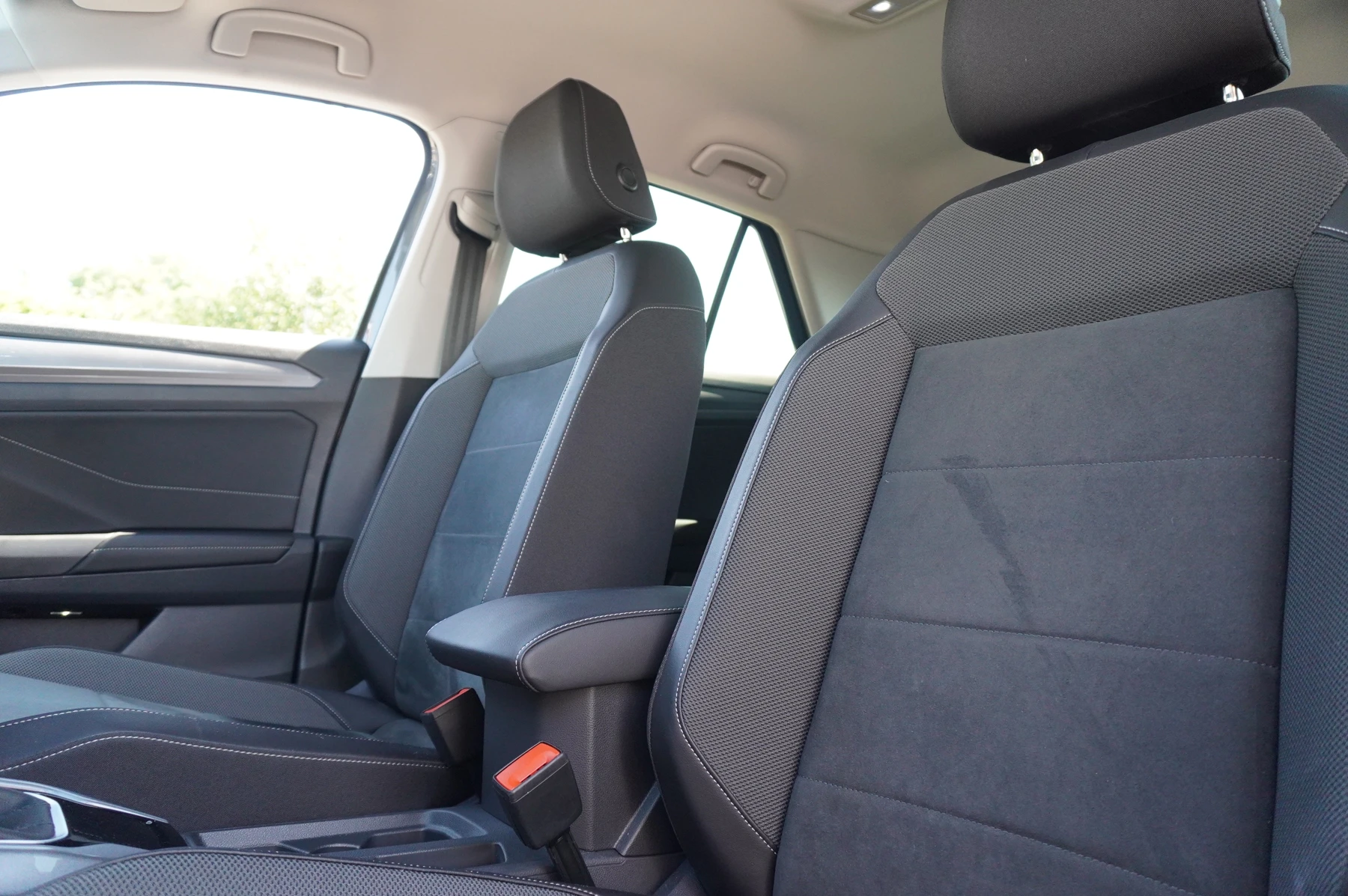 Volkswagen-T-Roc-image-9