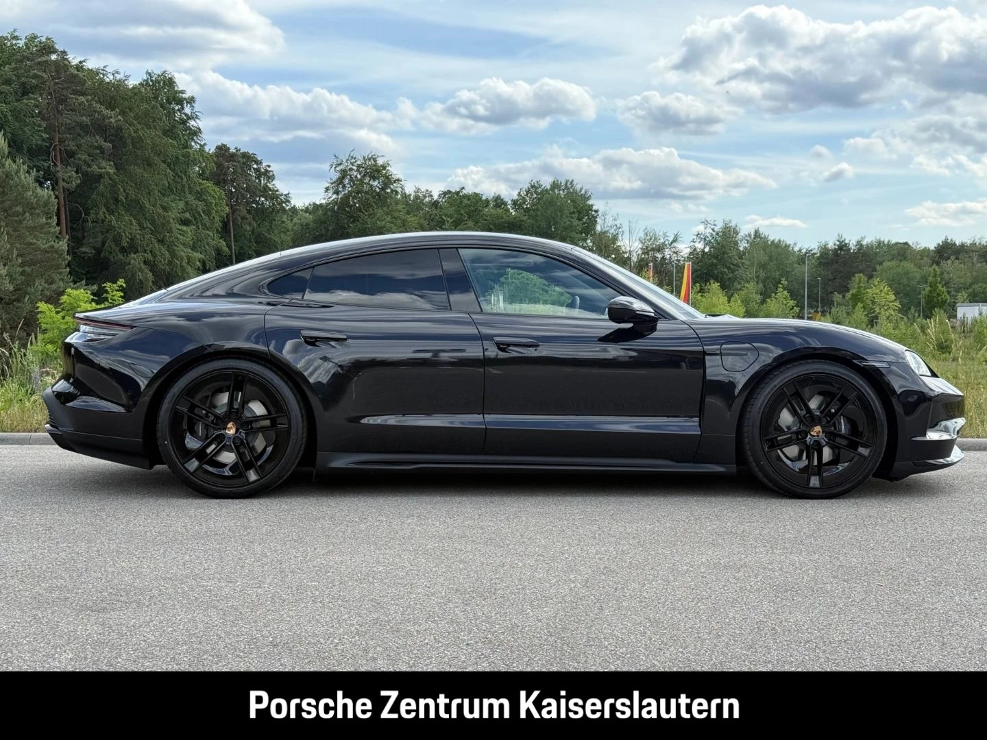 Porsche Taycan Black Edition InnoDrive HA-Lenkung HeadUp black edition