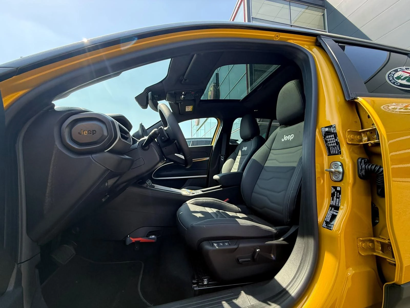 Jeep Avenger 1.2 e-Hybrid Summit