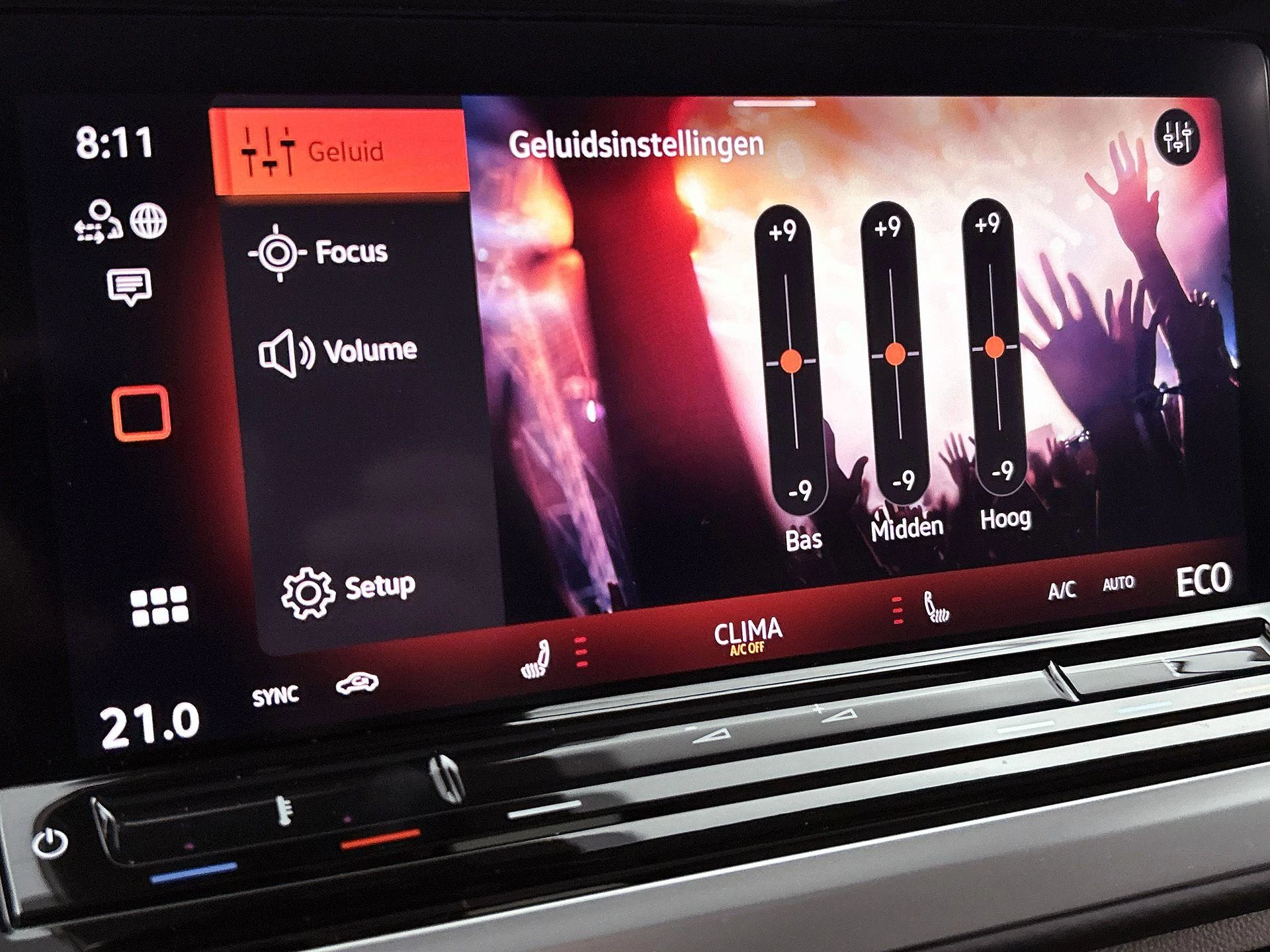 Volkswagen-Multivan-image-10