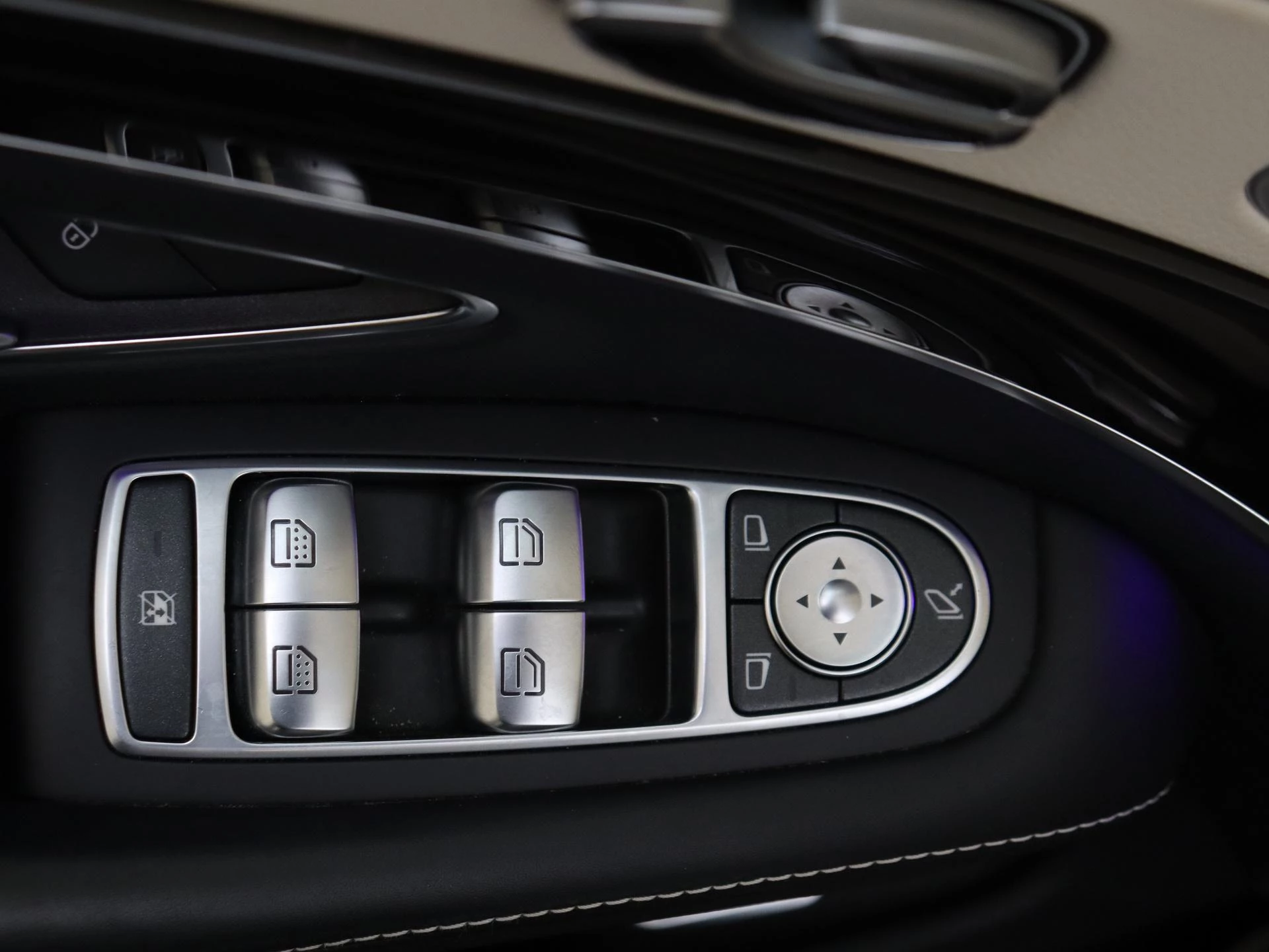 Mercedes-Benz-S-Klasse-image-27