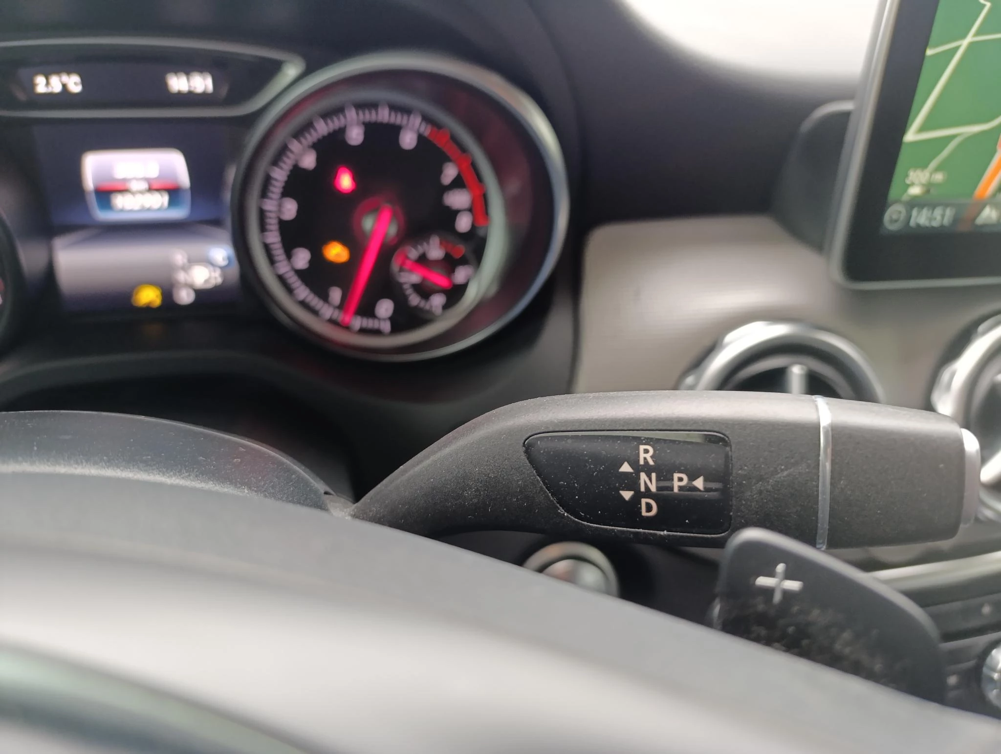 Mercedes-Benz-GLA-image-16