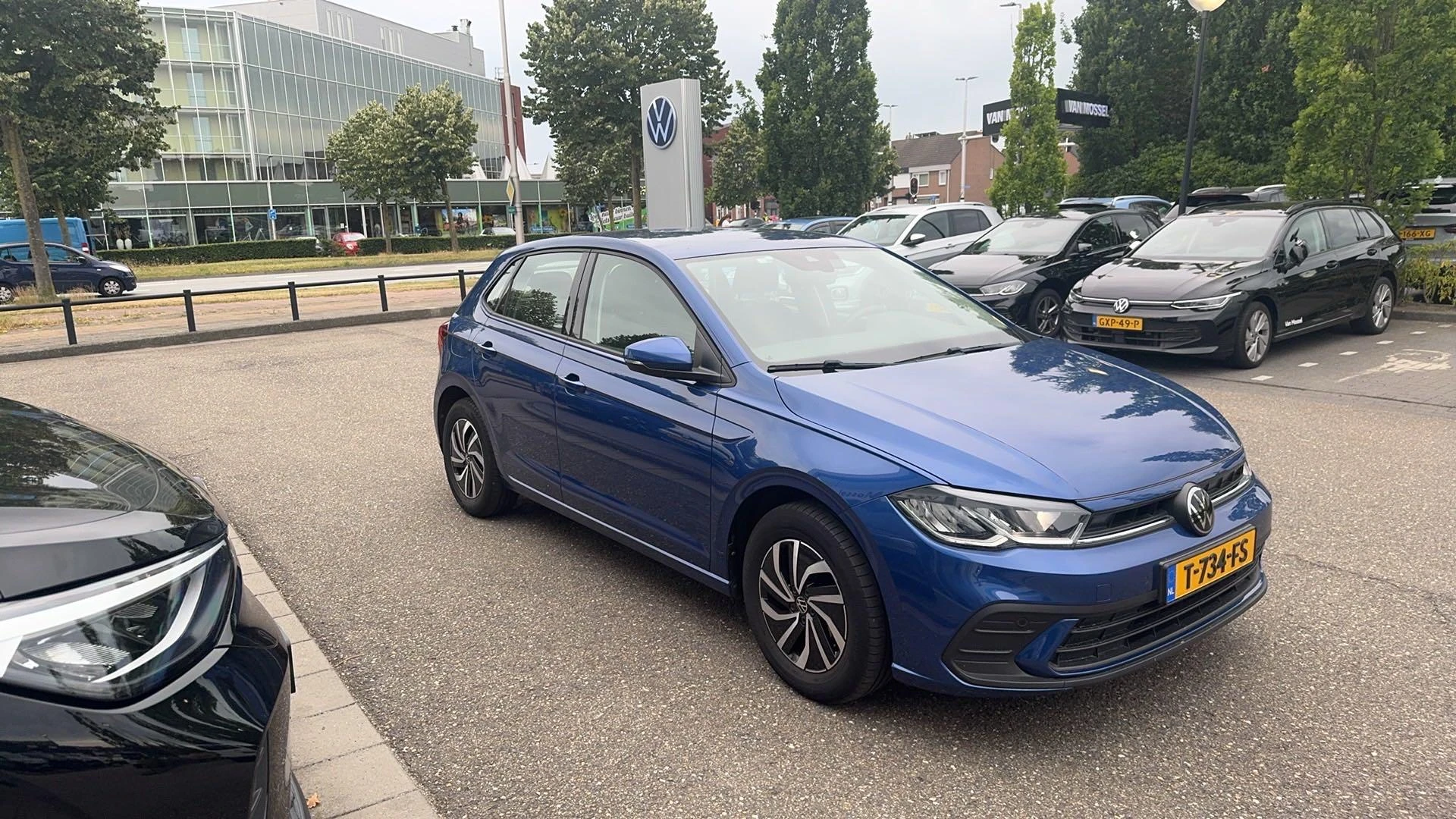 Volkswagen-Polo-image-2