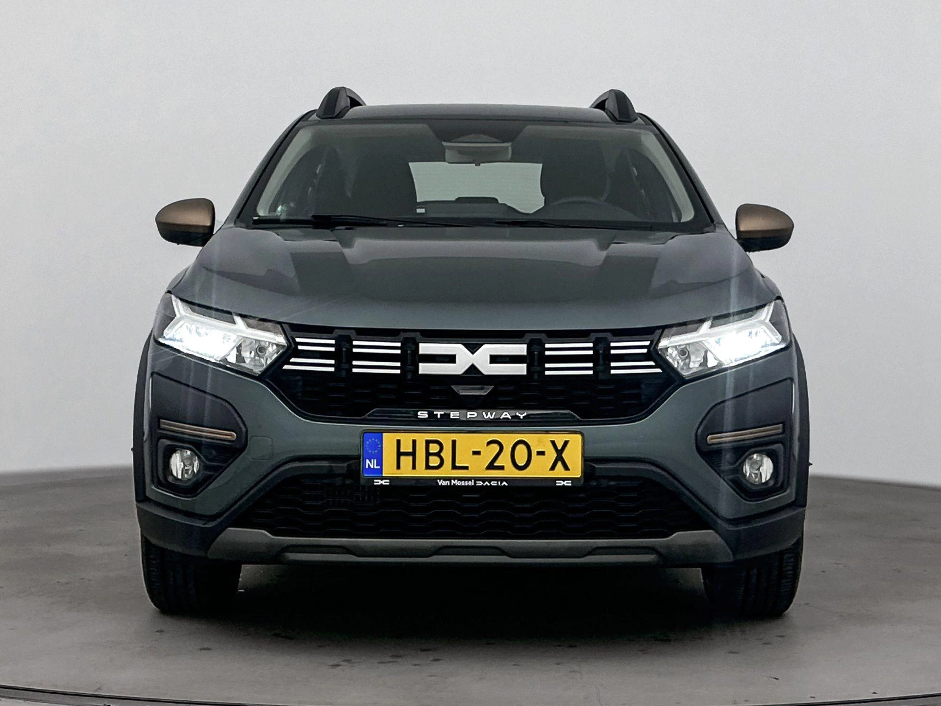 Dacia-Sandero Stepway-image-4
