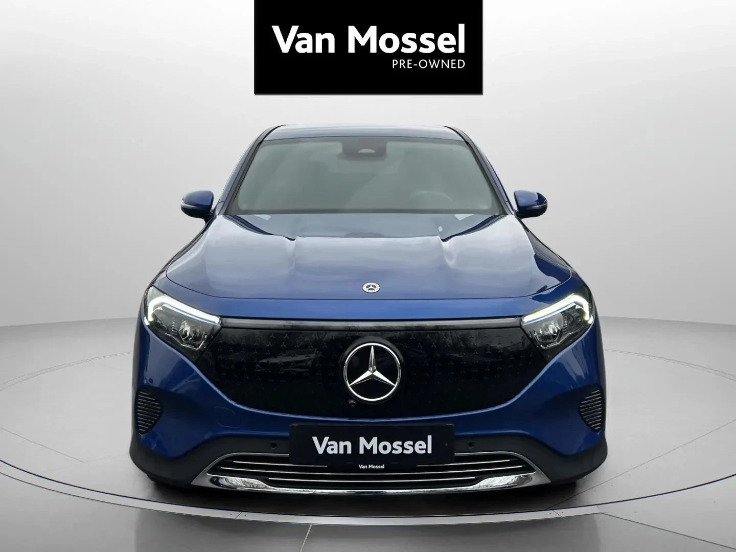 Mercedes-Benz-EQB-image-1