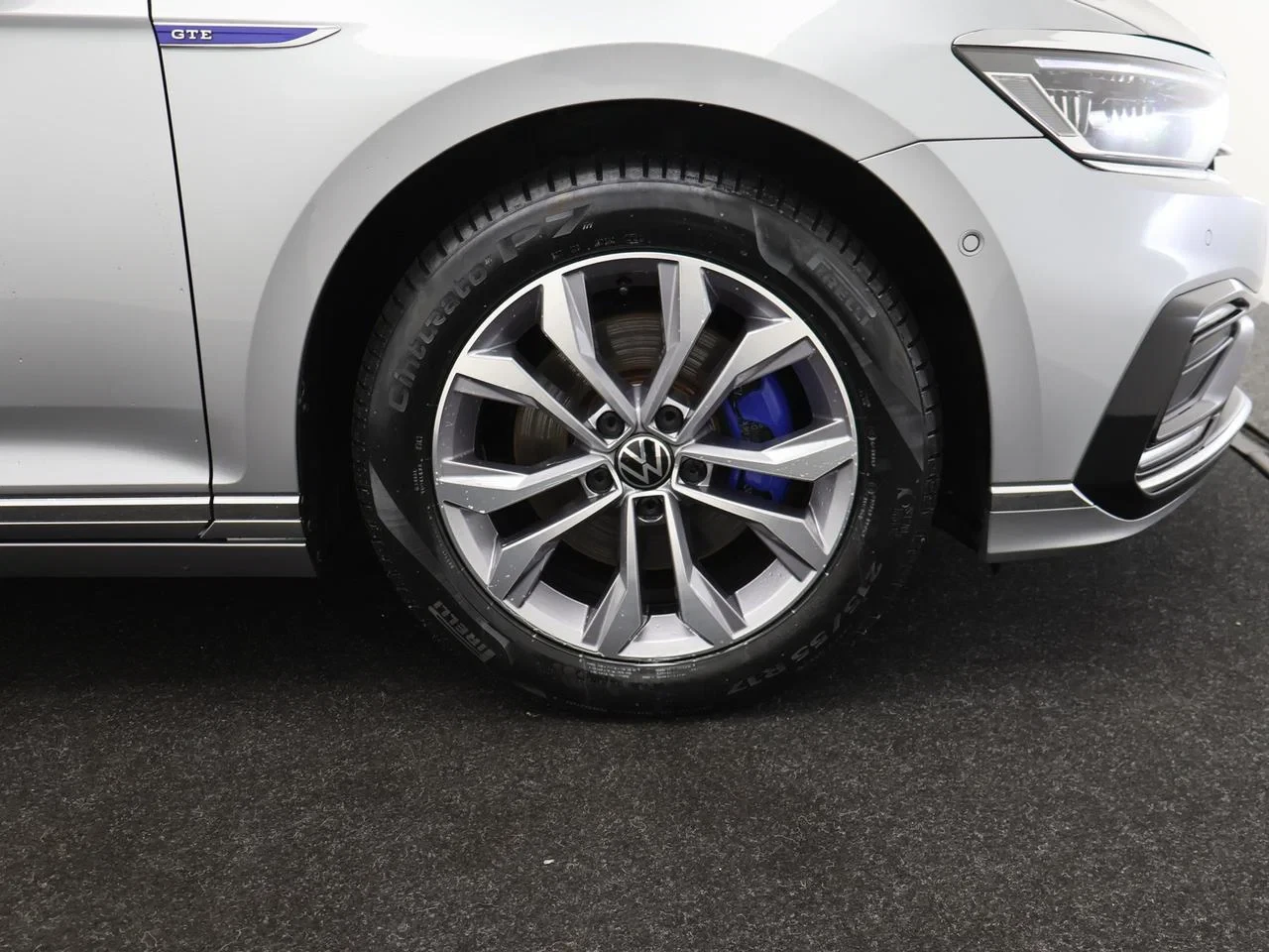 Volkswagen-Passat-image-5