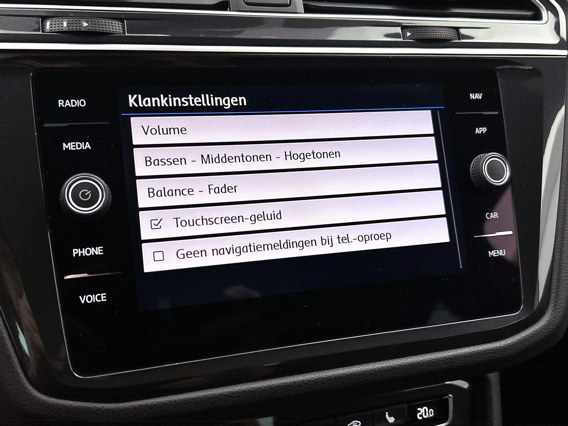 Volkswagen-Tiguan-image-12
