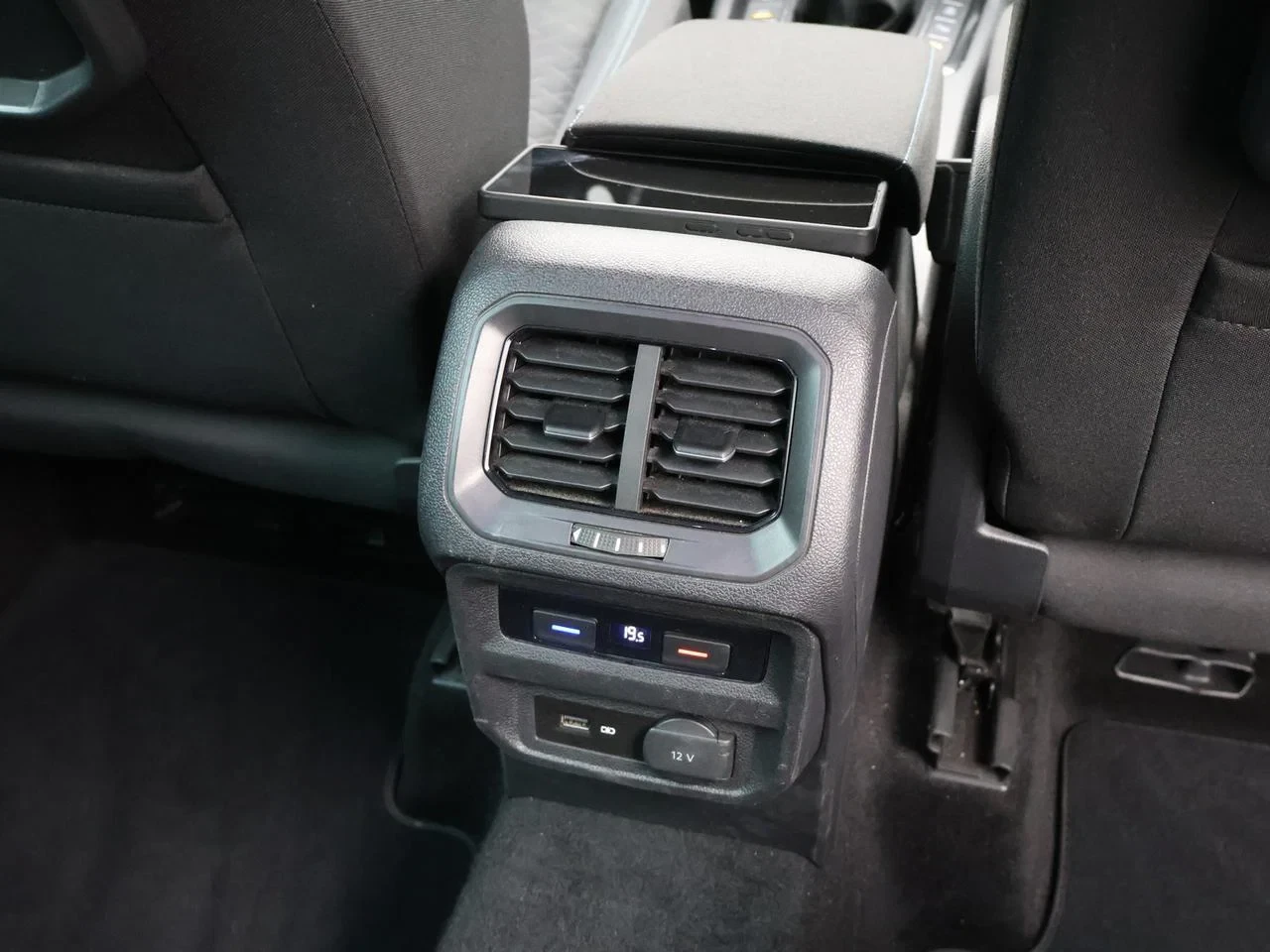 Volkswagen-Tiguan-image-13