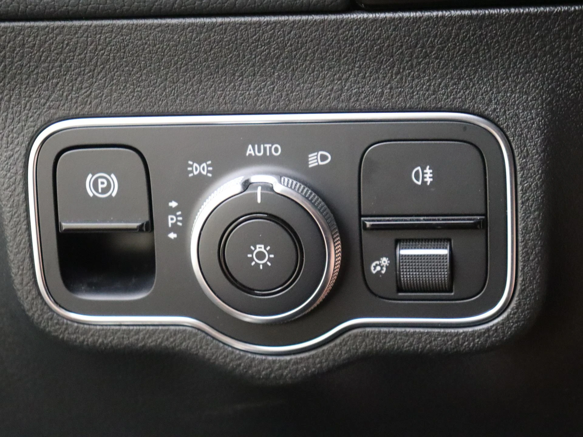 Mercedes-Benz-EQA-image-24