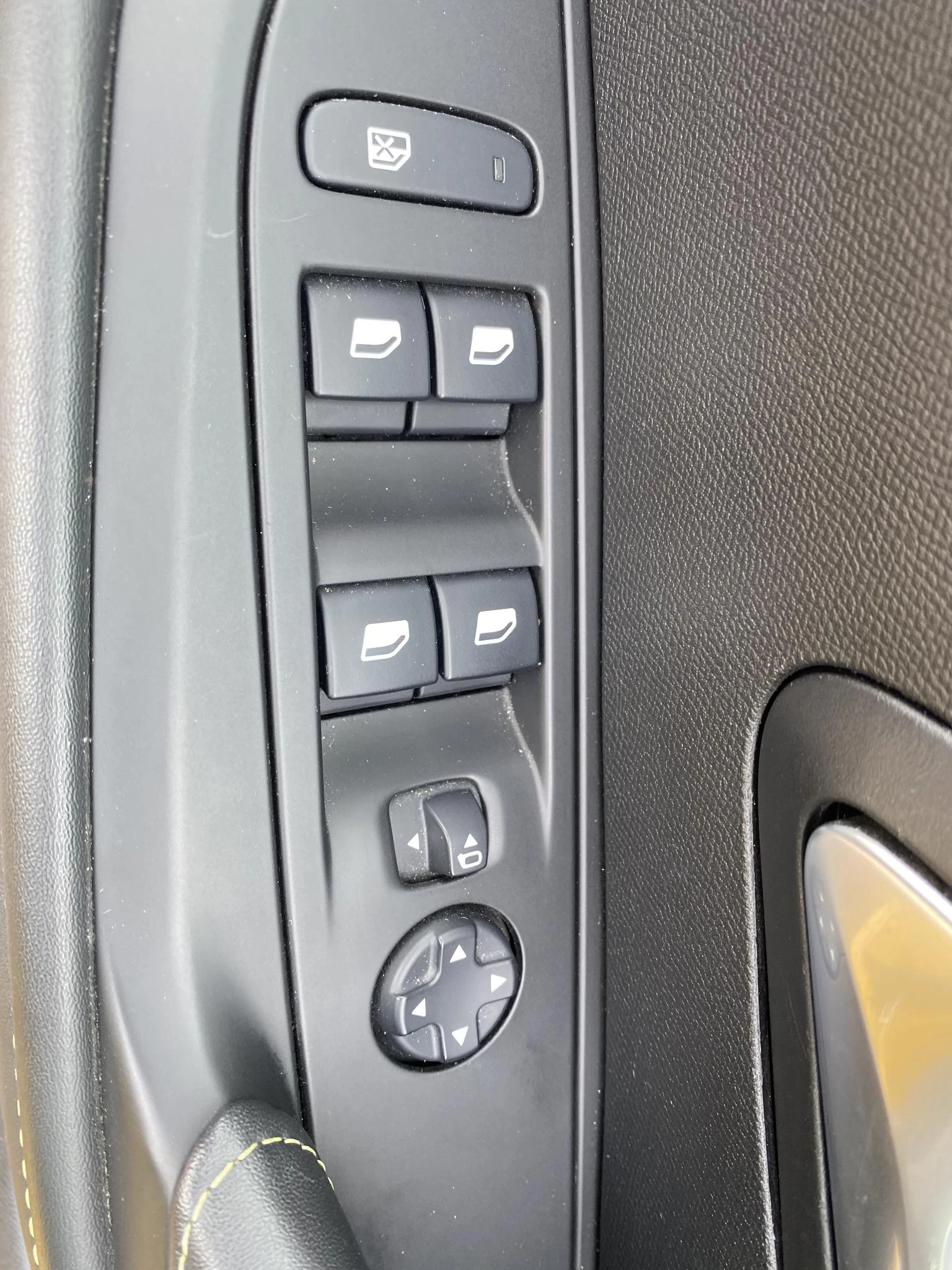 Peugeot-208-image-33