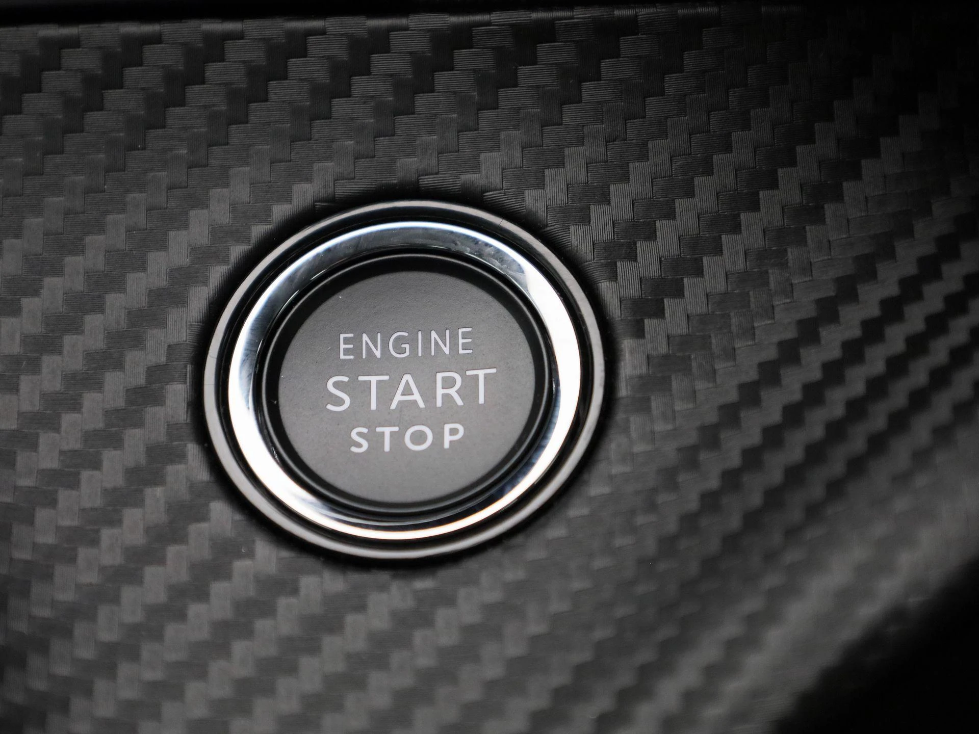 Peugeot-e-208-image-12