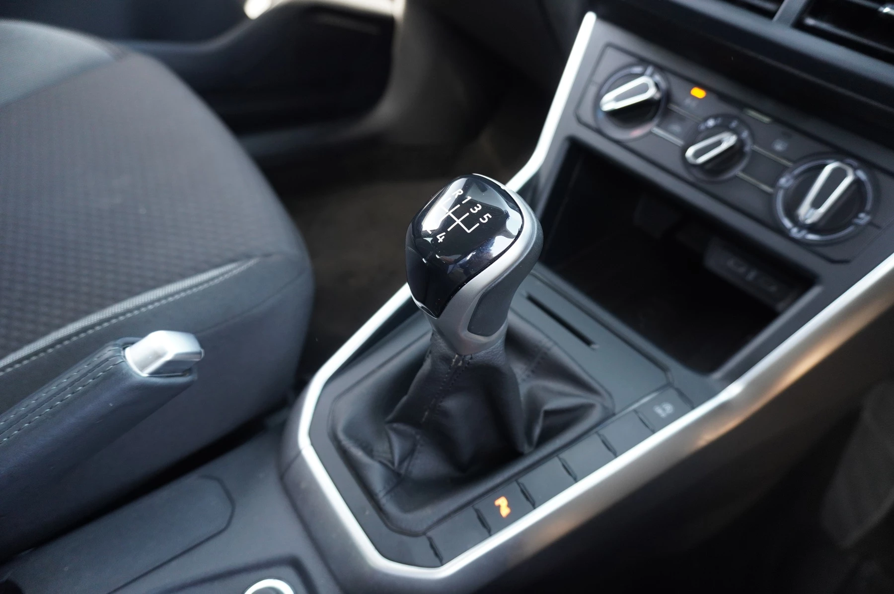 Volkswagen-Polo-image-29