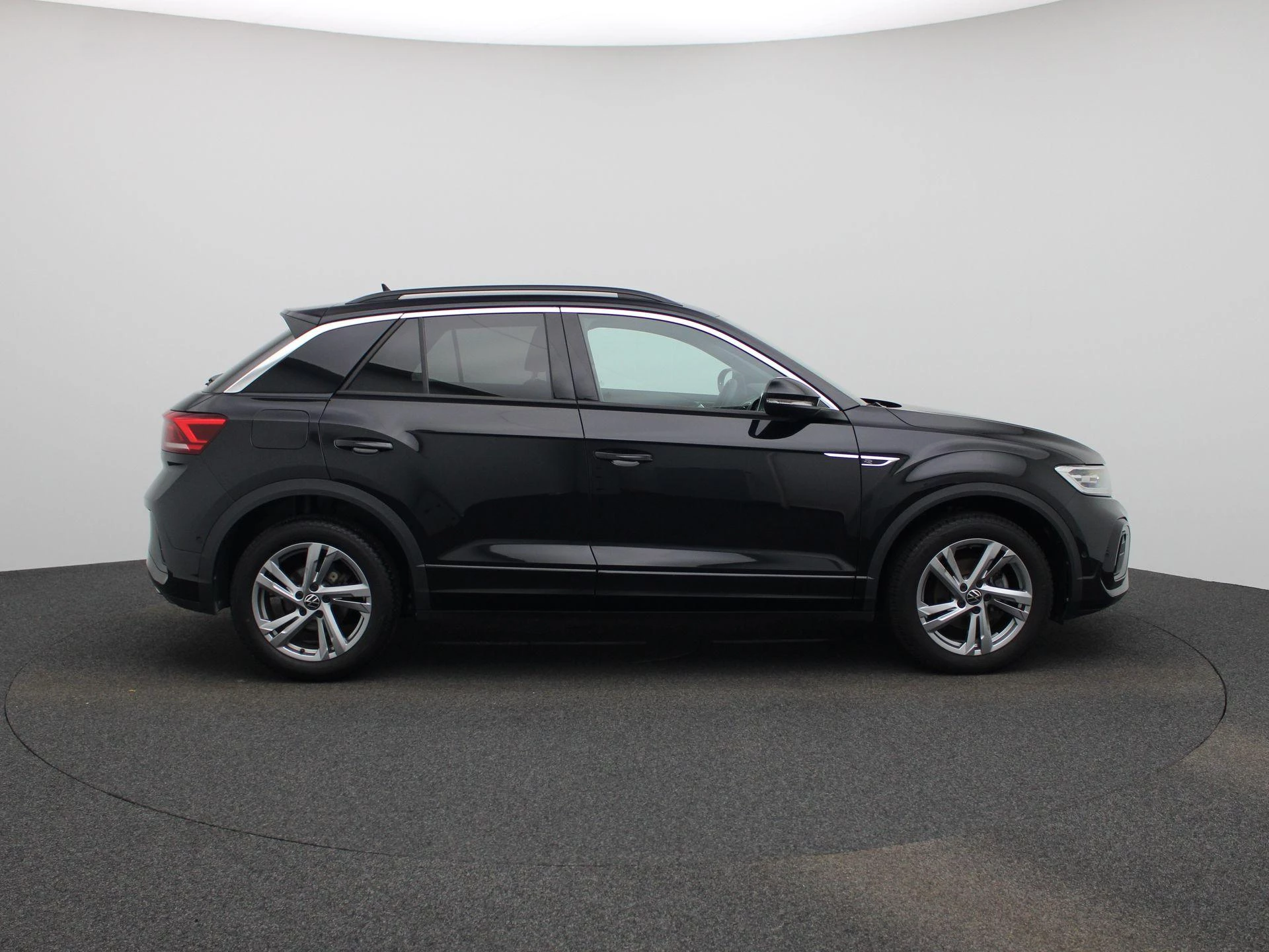 Volkswagen-T-Roc-image-5