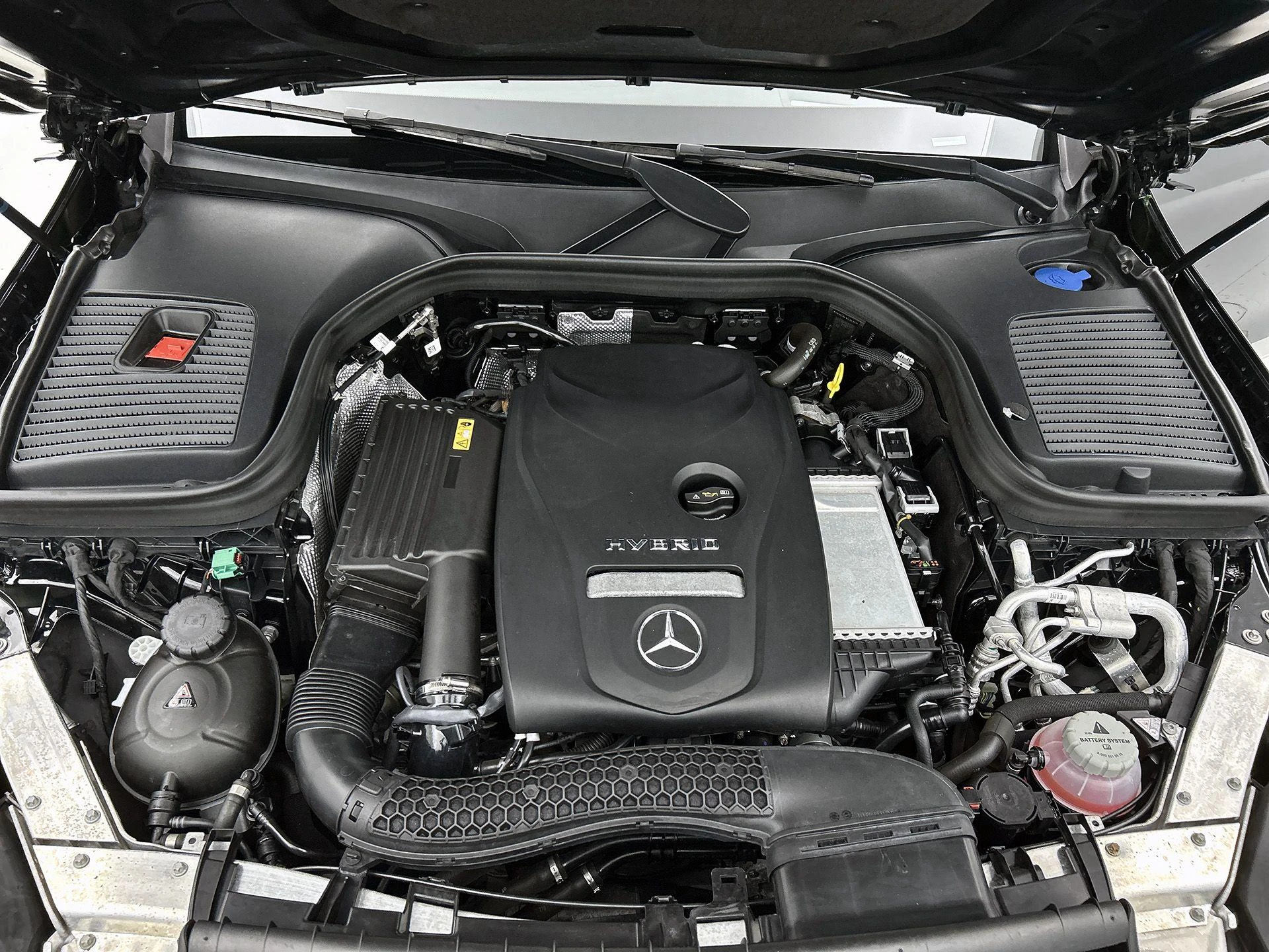 Mercedes-Benz-GLC-image-30