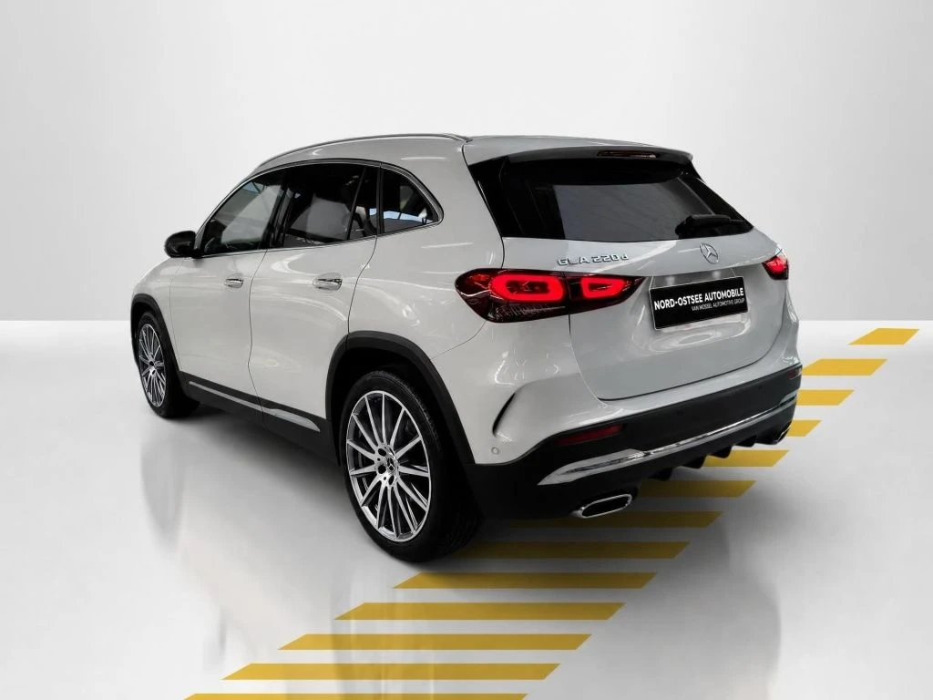 Mercedes-Benz-GLA 220 d-image-12