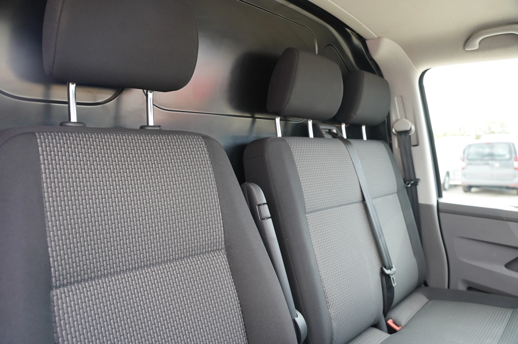 Volkswagen-Transporter-image-22
