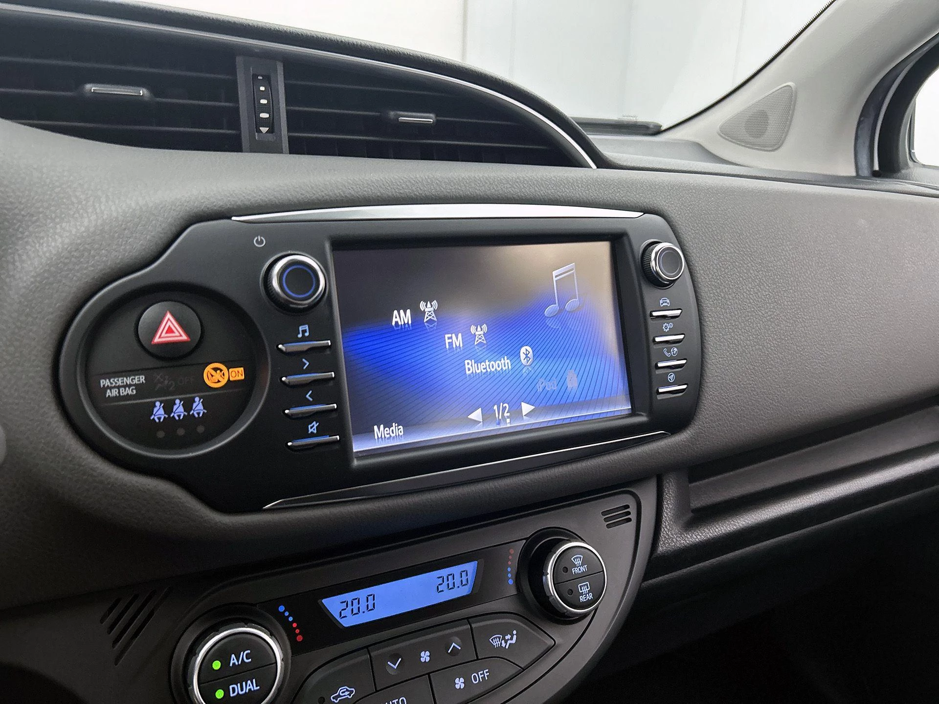 Toyota-Yaris-image-14