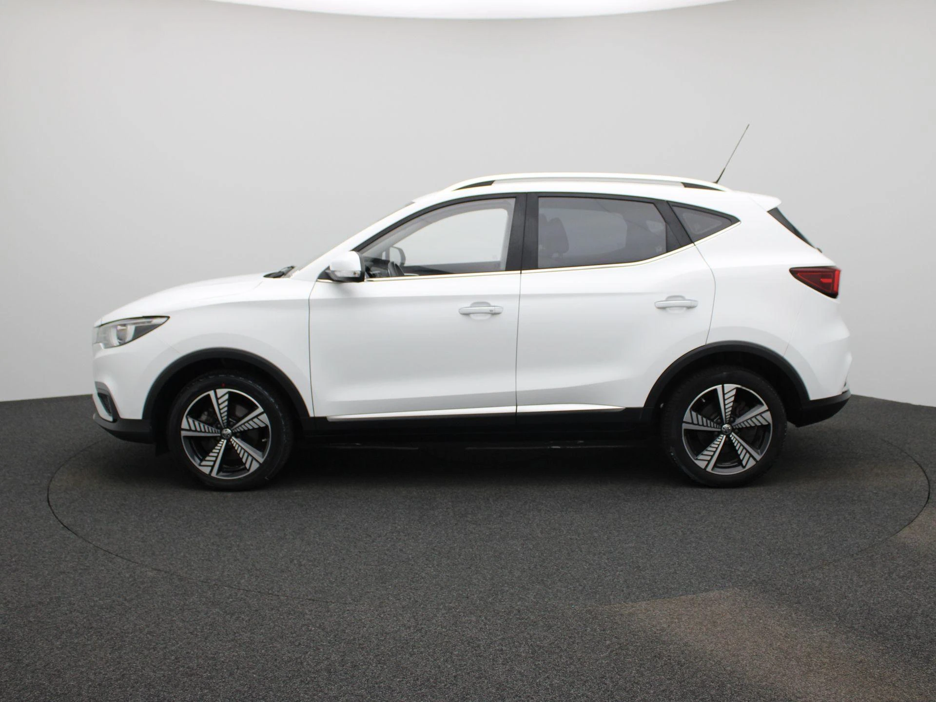 MG-ZS EV-image-3