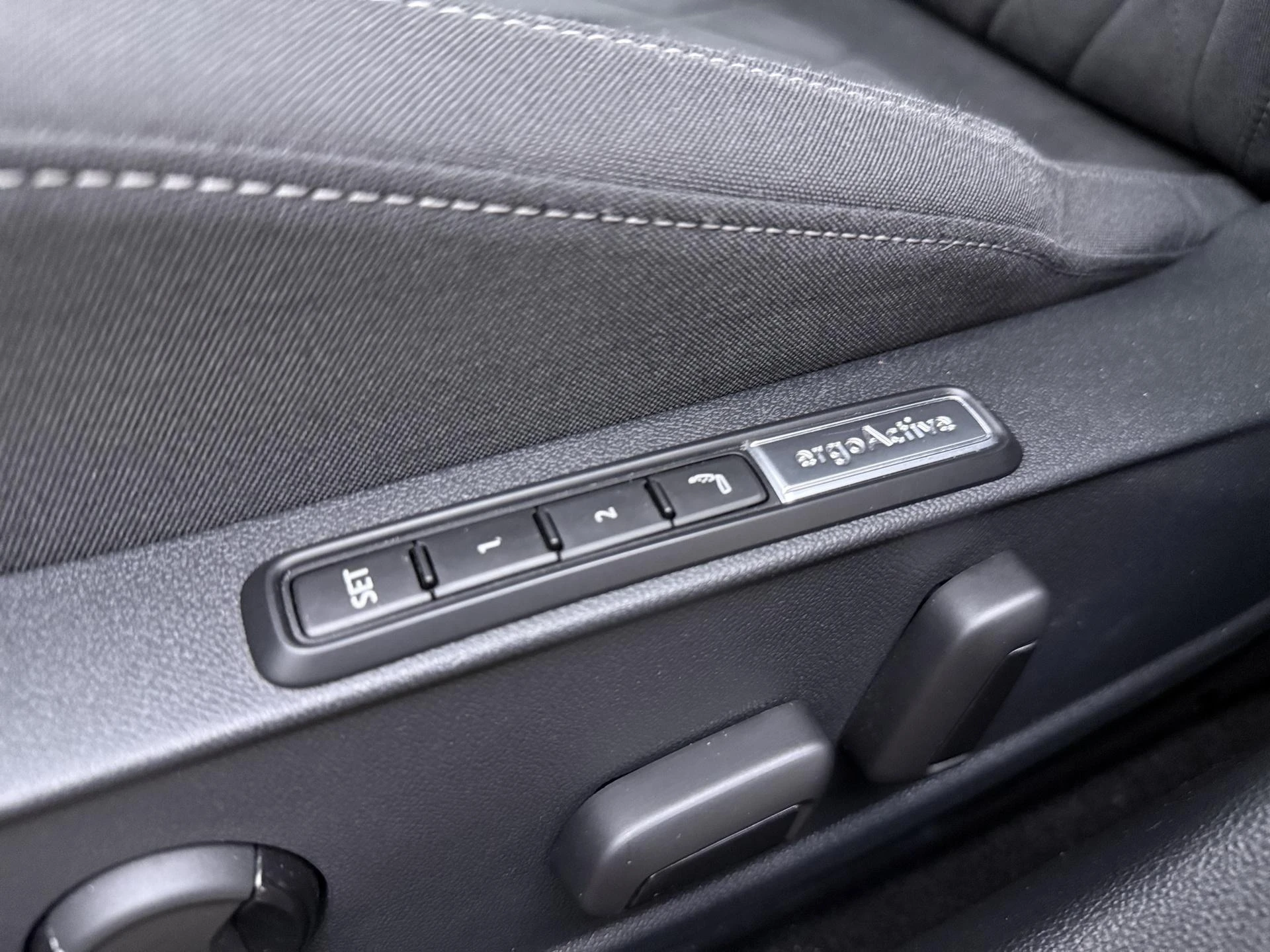 Volkswagen-Golf-image-12