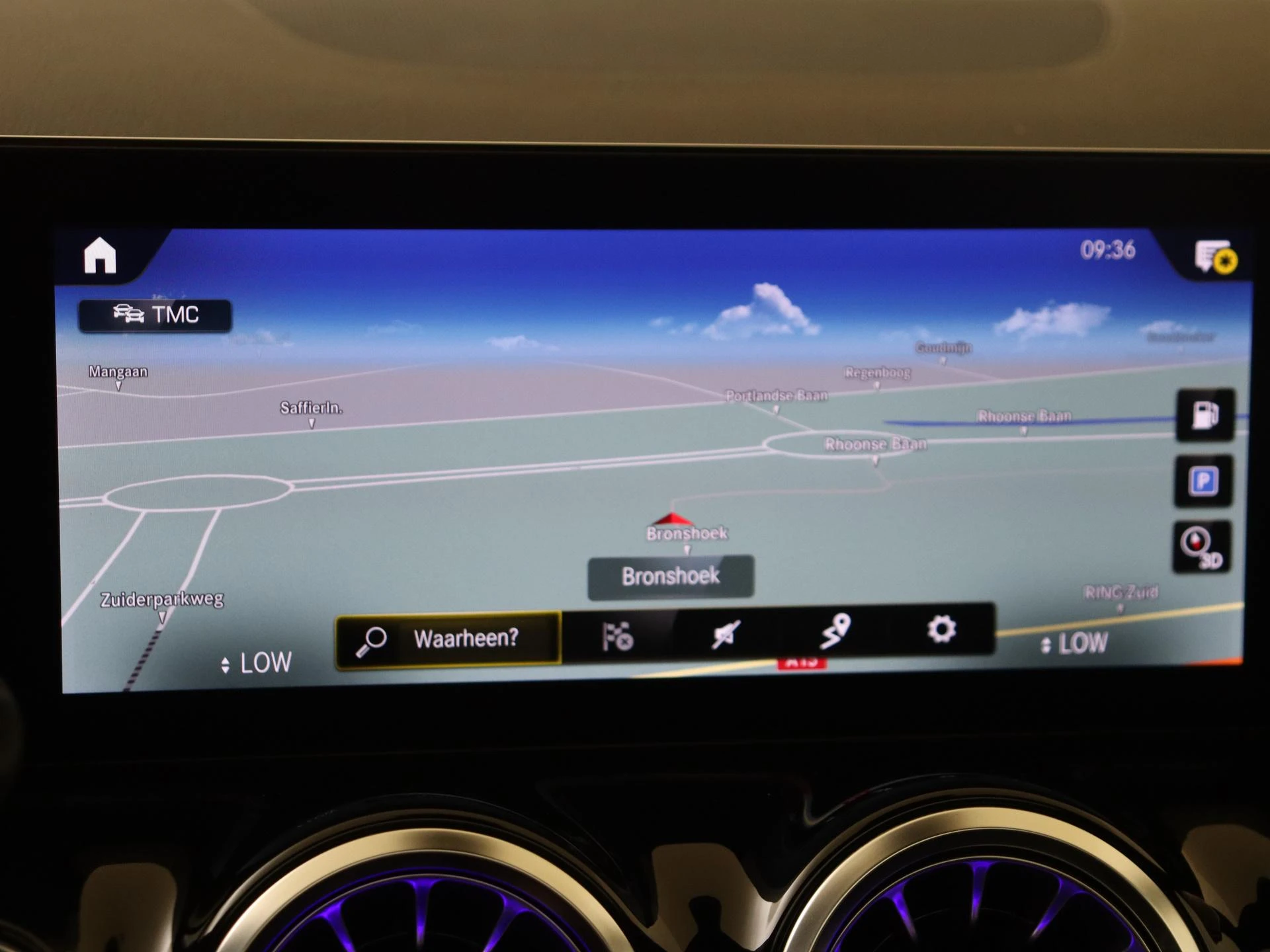 Mercedes-Benz-GLA-image-16