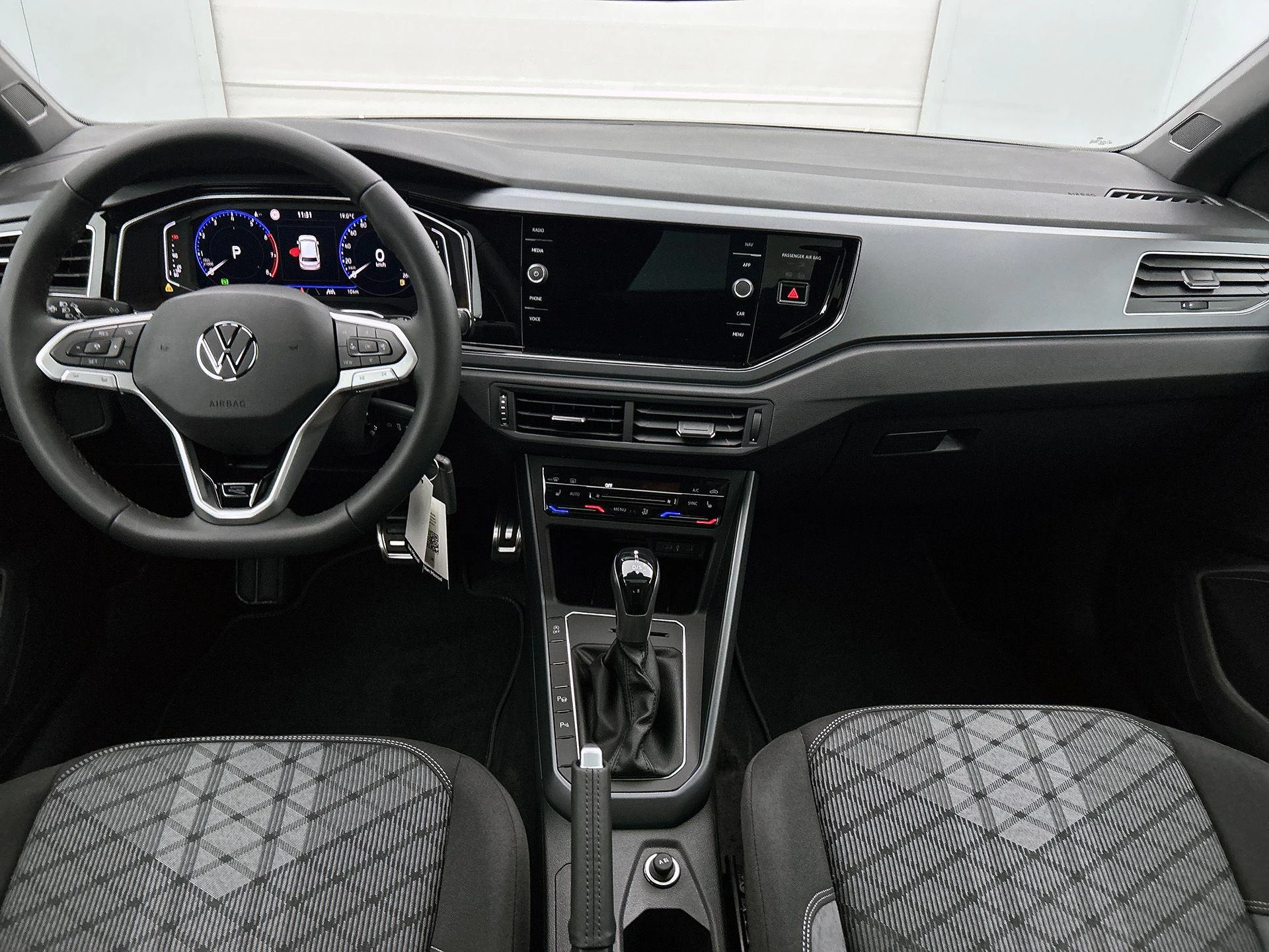 Volkswagen-Polo-image-20