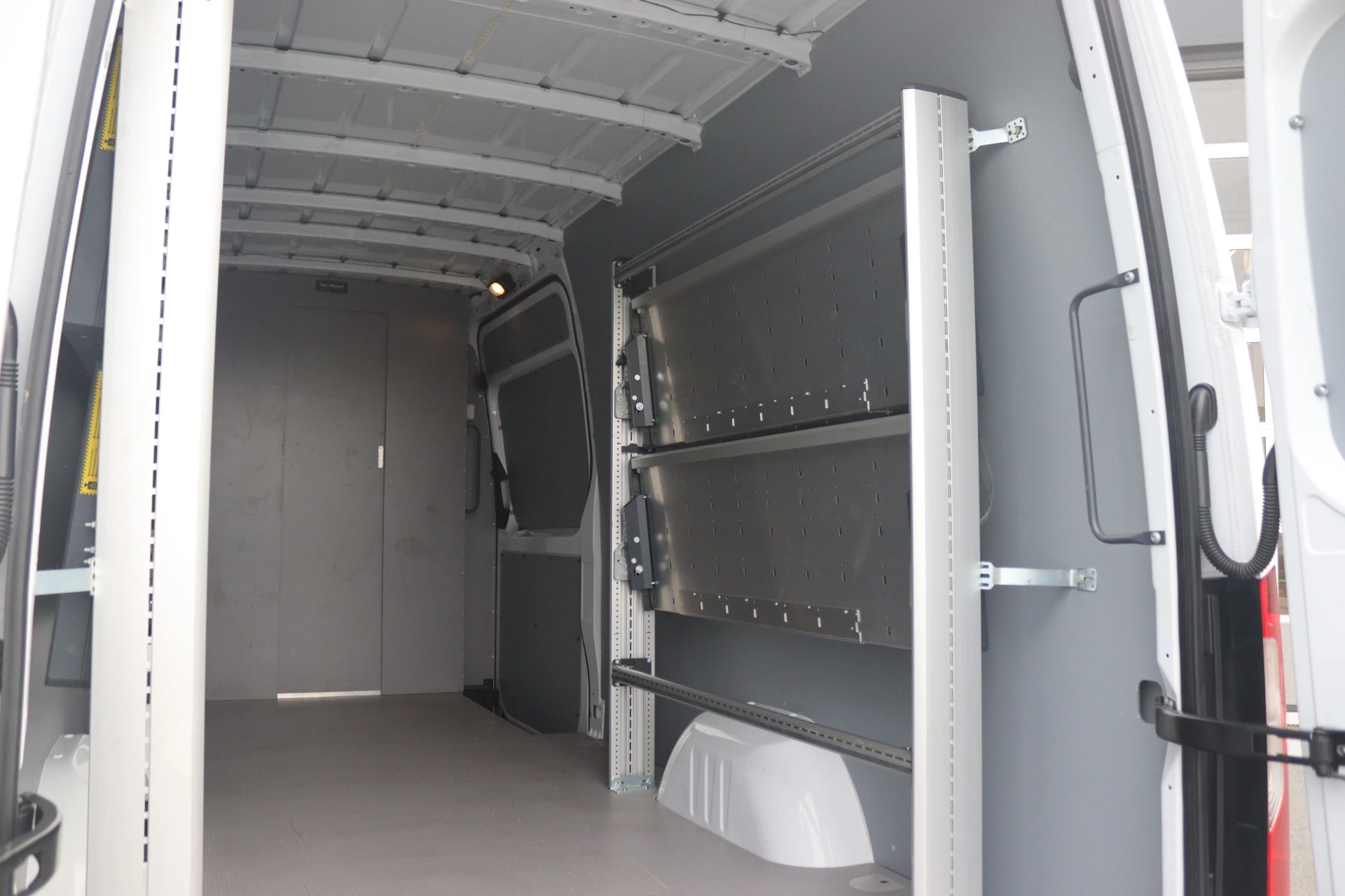 Mercedes-Benz-eSprinter-image-8