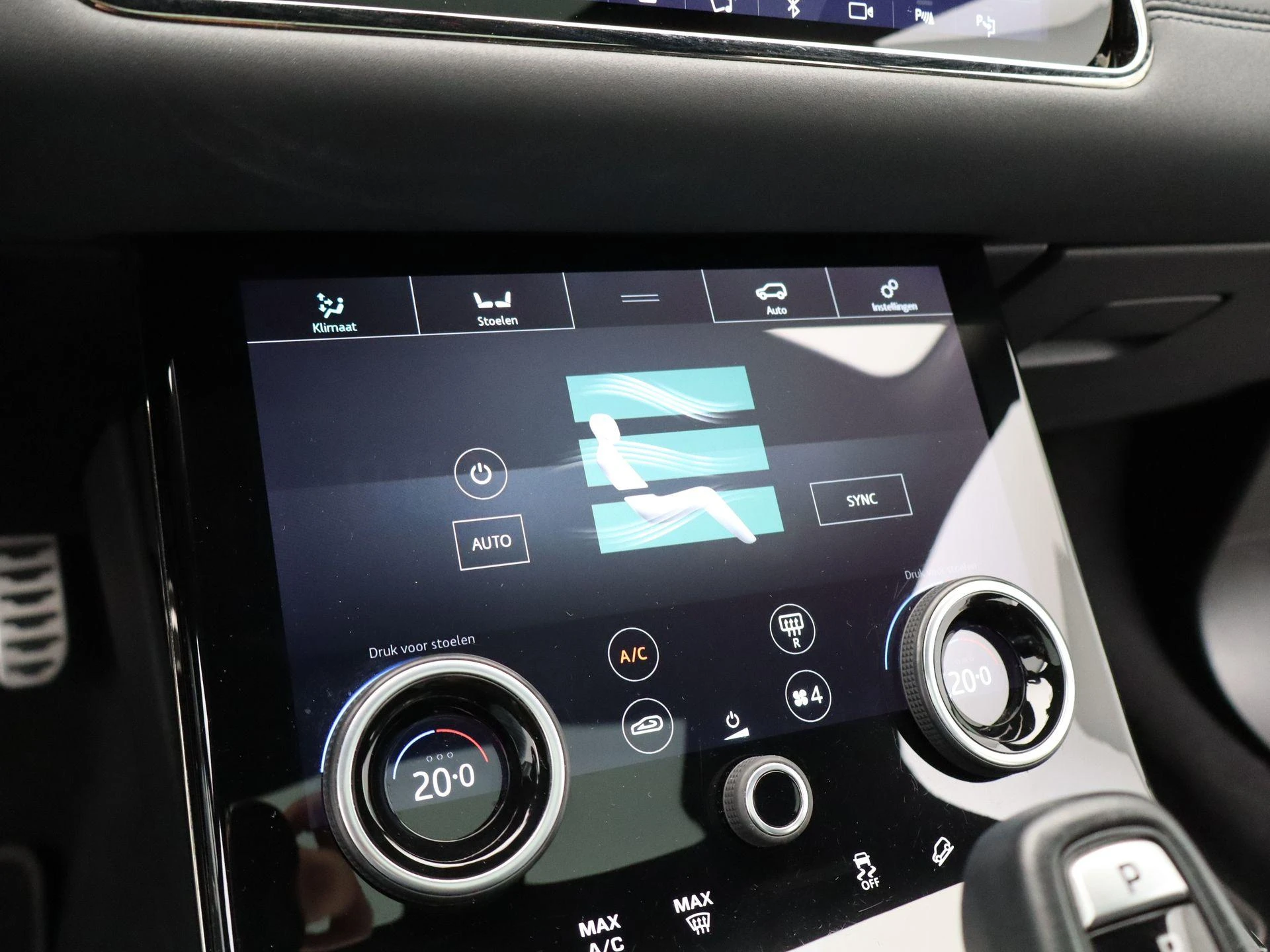 Land Rover-Range Rover Evoque-image-23