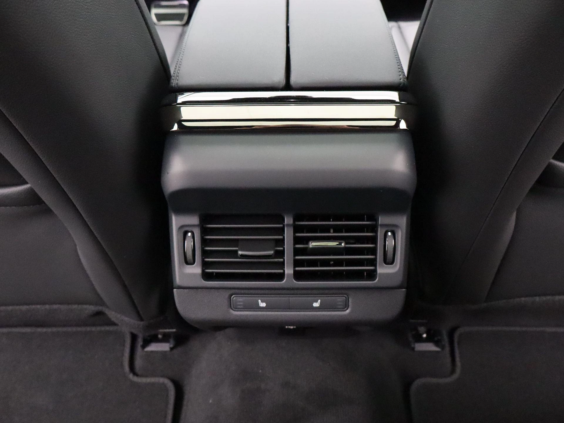 Land Rover-Range Rover Evoque-image-34