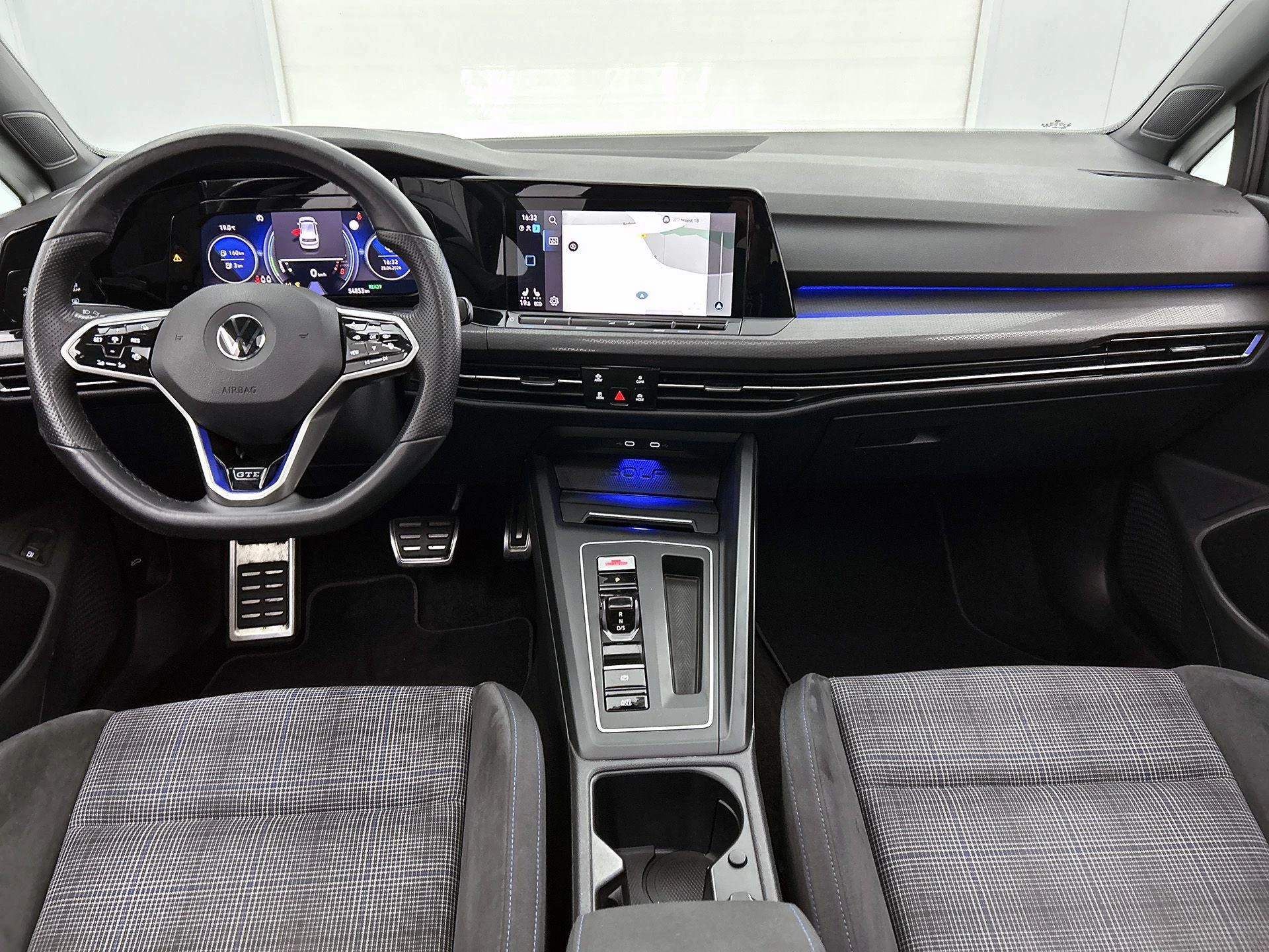 Volkswagen-Golf-image-24