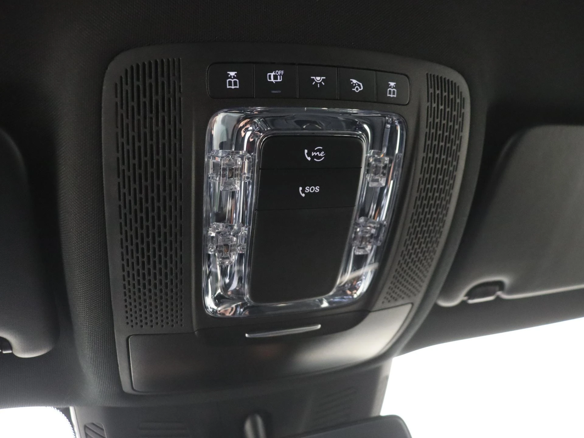 Mercedes-Benz-GLB-image-21