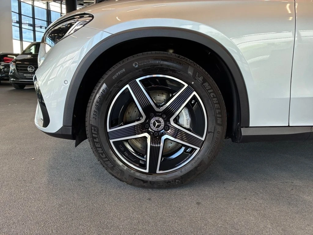 Mercedes-Benz-GLC 300 d-image-19