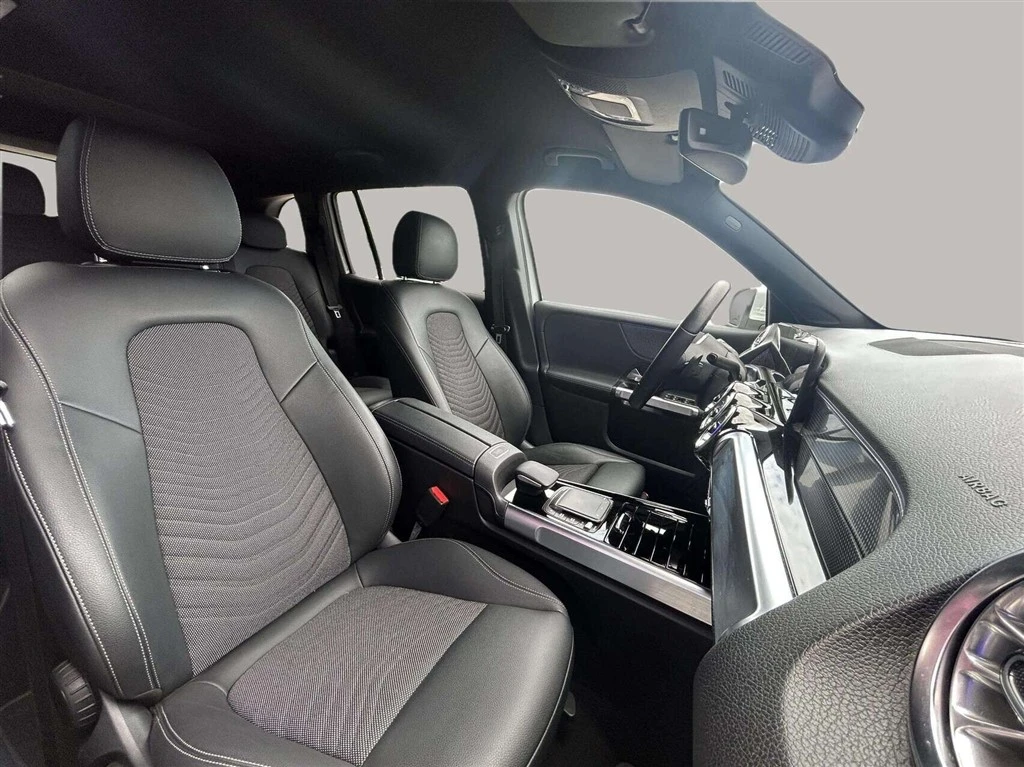Mercedes-Benz-EQB-image-18