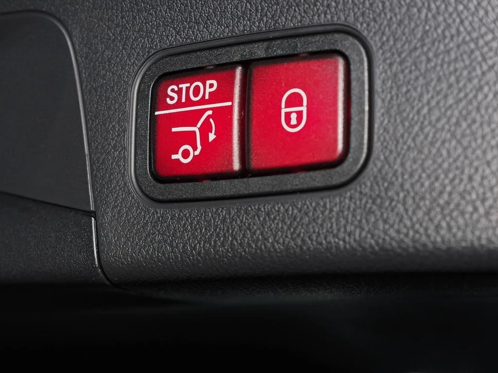 Mercedes-Benz-GLA 180-image-15