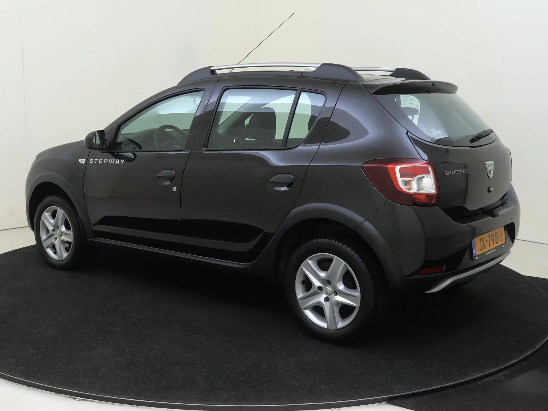 Dacia-Sandero Stepway-image-2
