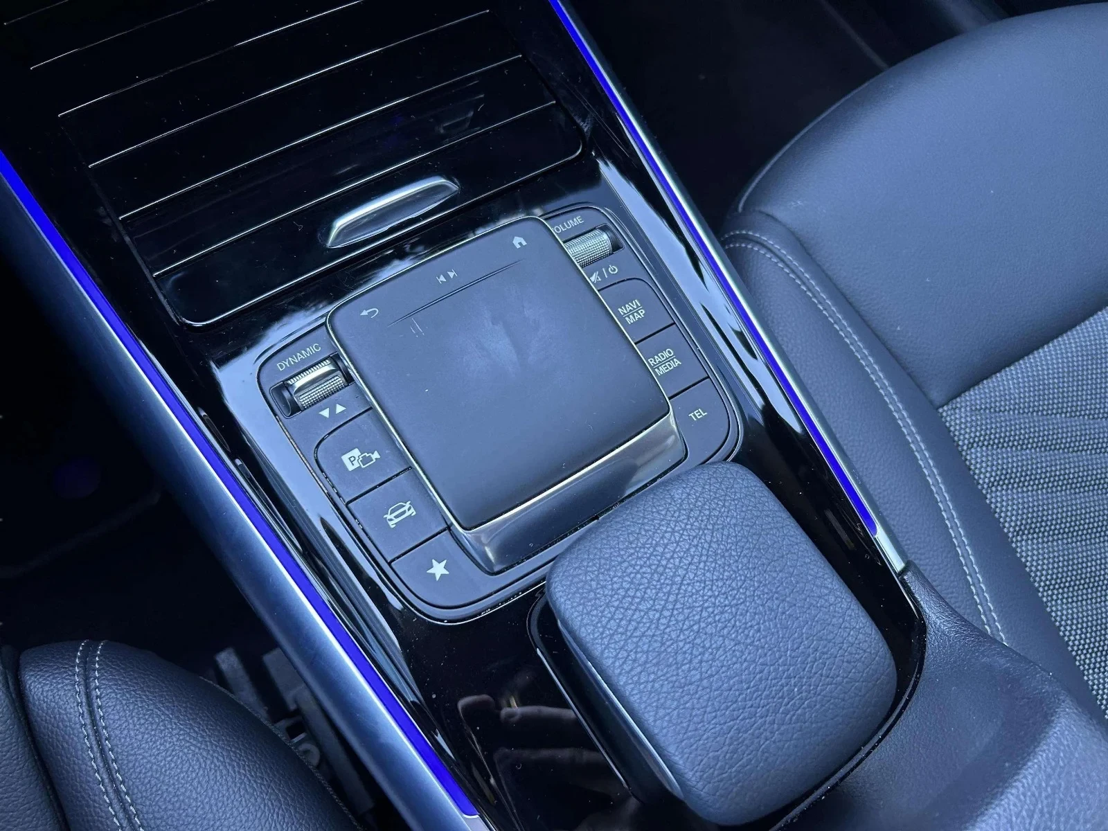 Mercedes-Benz-EQA-image-12