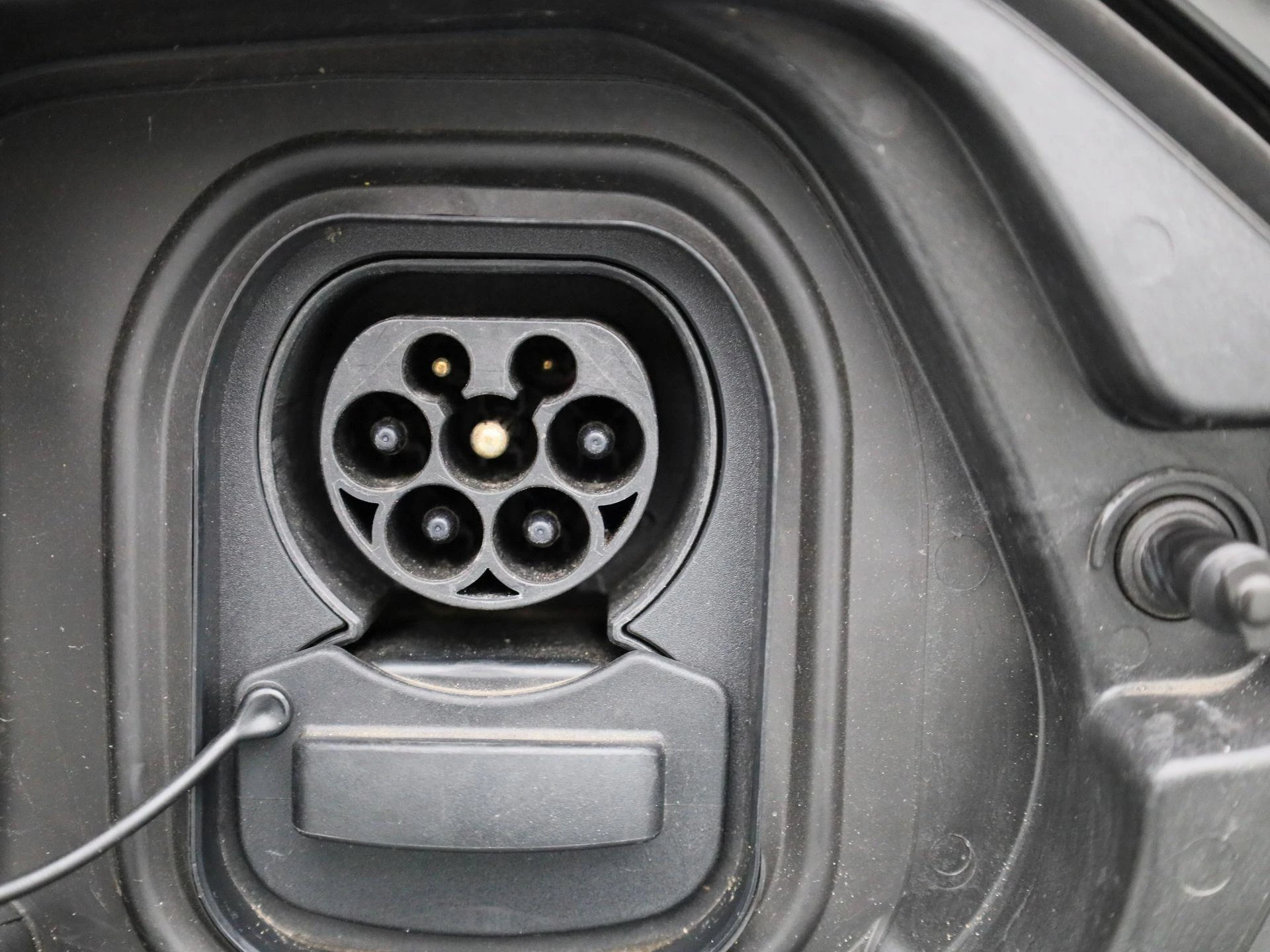 Peugeot-e-208-image-12