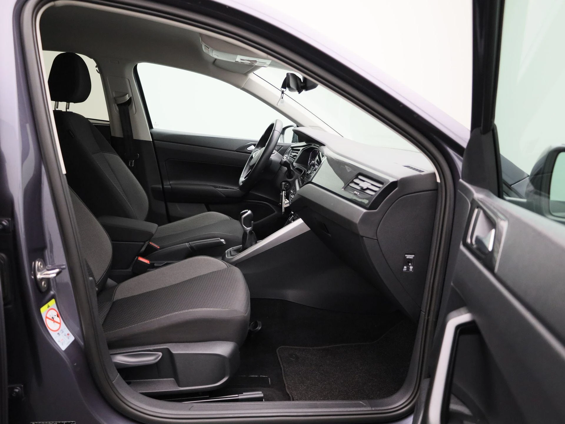Volkswagen-Polo-image-31