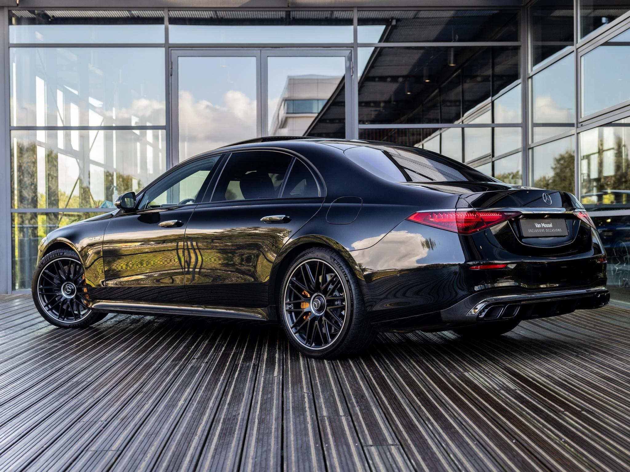 Mercedes-Benz-S-Klasse-image-1