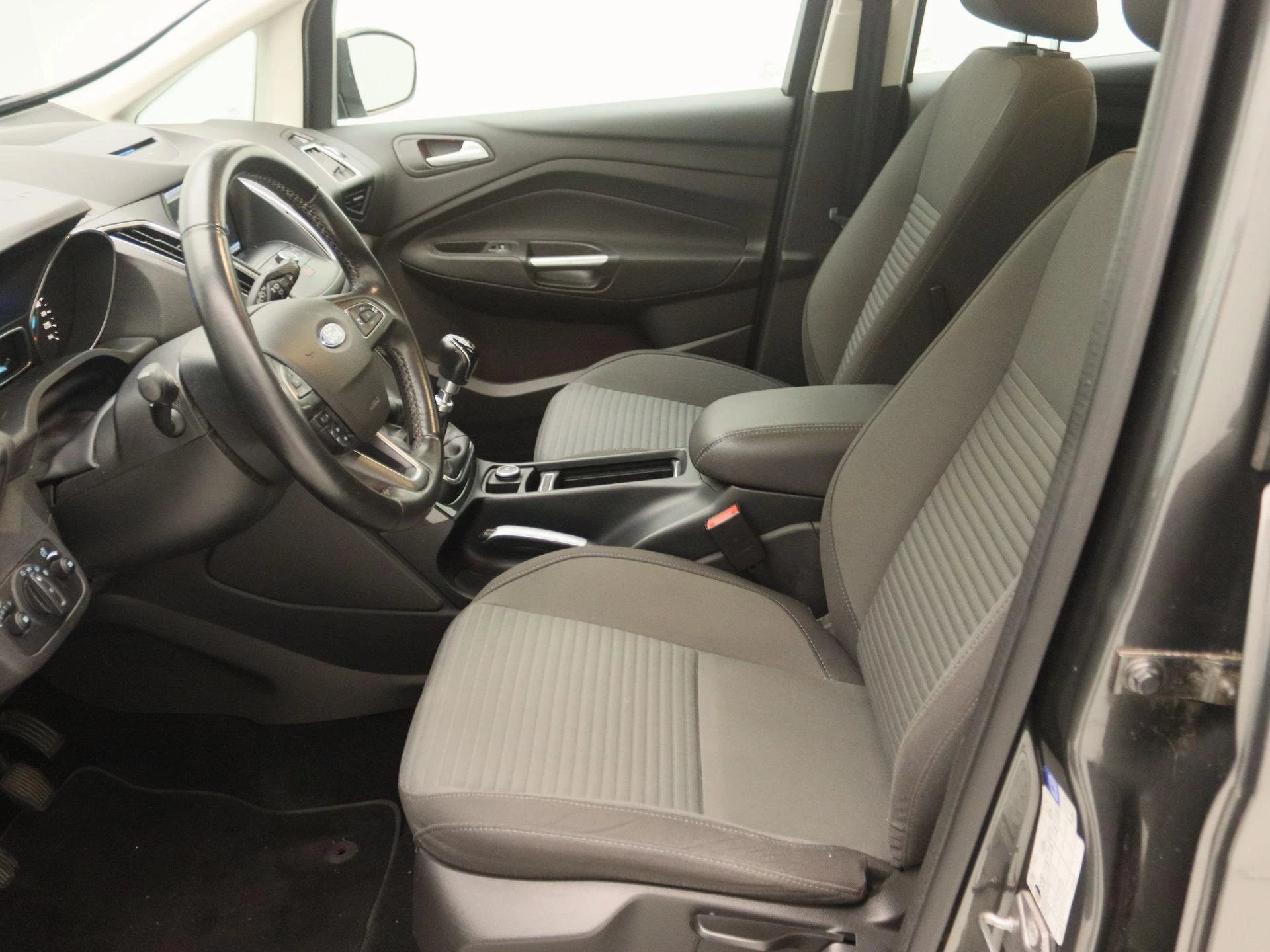 Ford-C-MAX-image-11