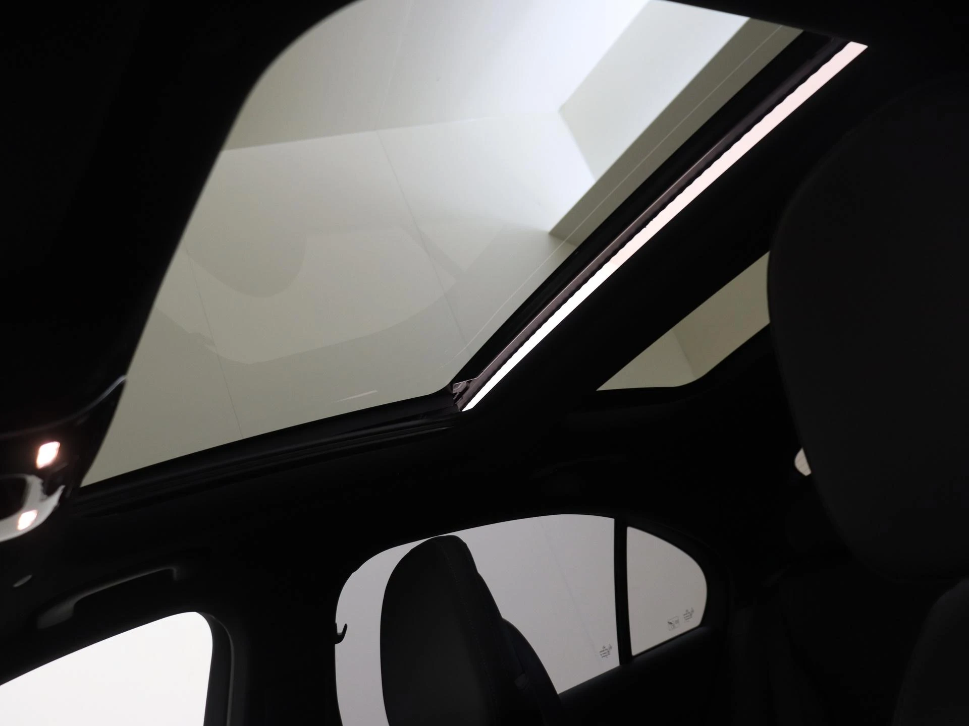 Mercedes-Benz-C-Klasse-image-26