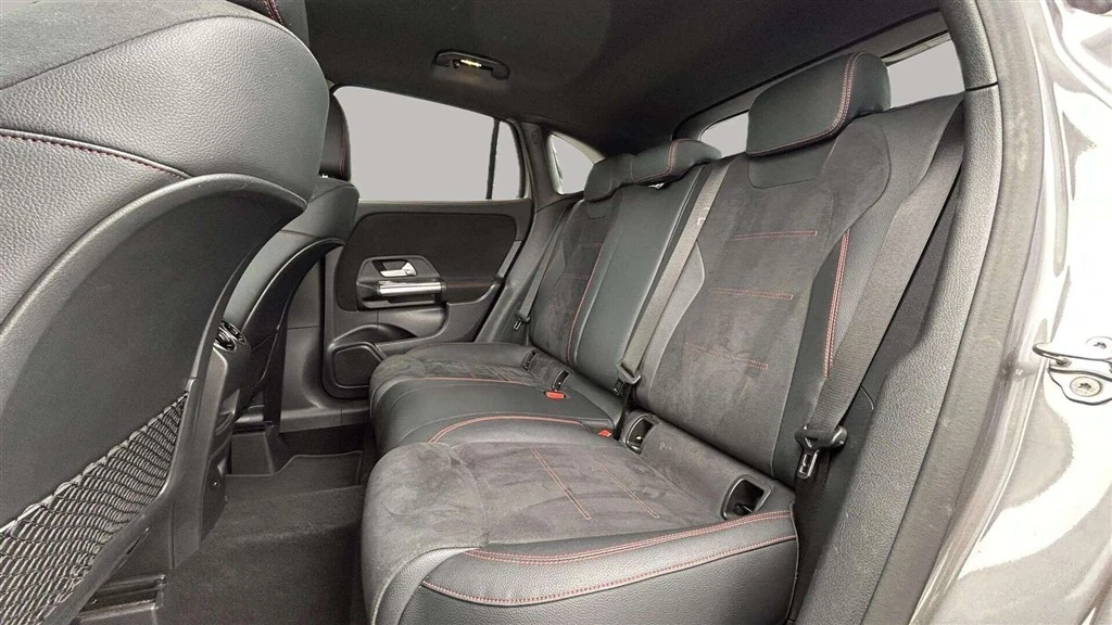 Mercedes-Benz-GLA-image-23