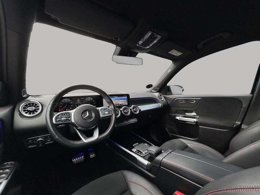 Mercedes-Benz-GLB-image-11