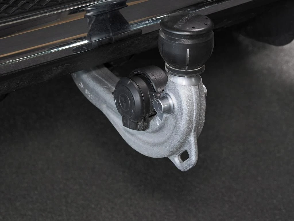 Mercedes-Benz-GLB 220 d-image-13