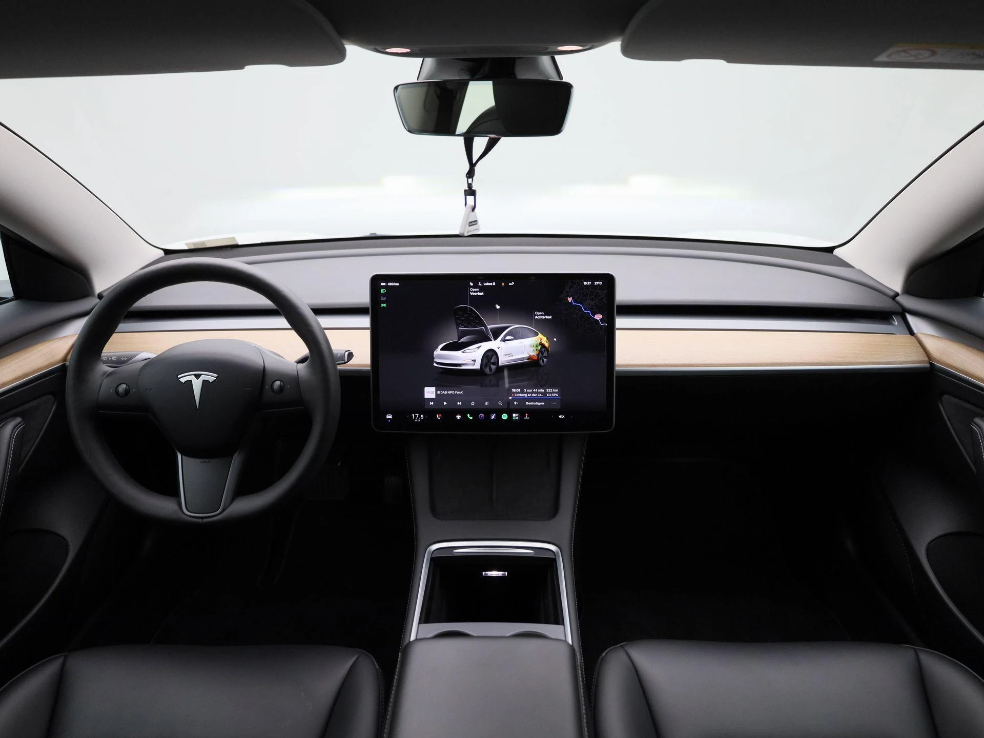 Tesla-Model 3-image-34