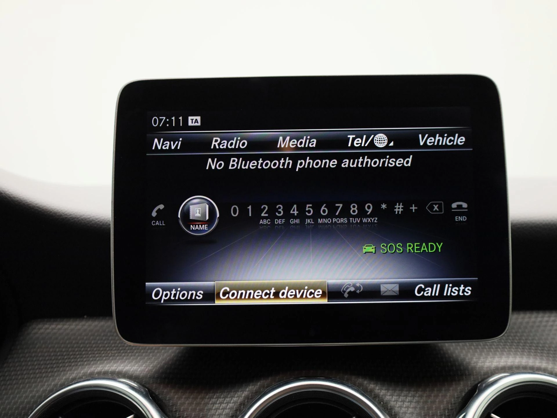Mercedes-Benz-GLA-image-23