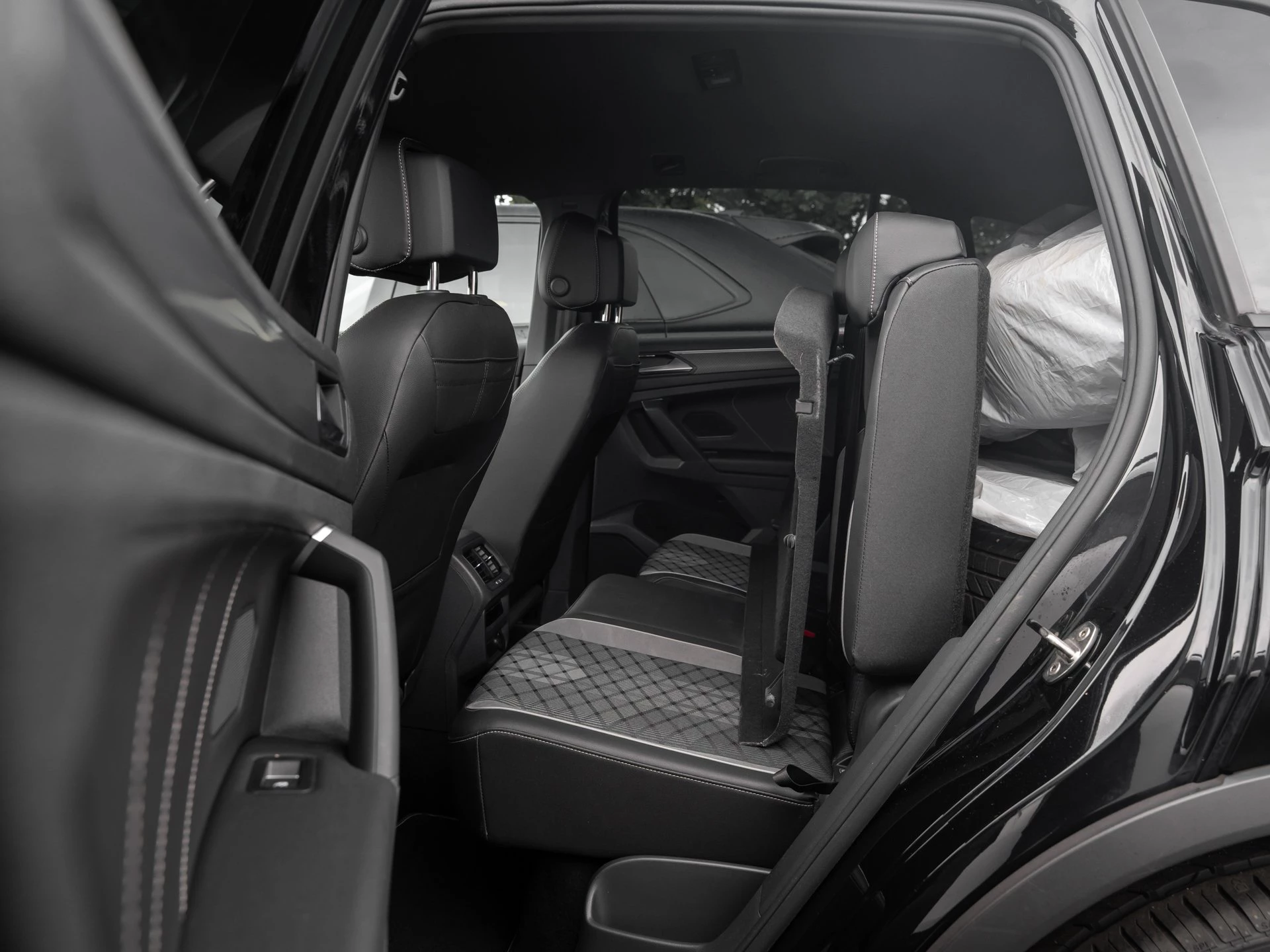 Volkswagen-Tiguan-image-6