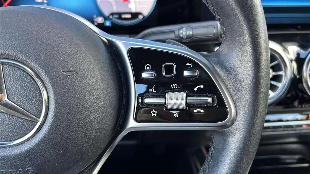 Mercedes-Benz-EQA-image-12