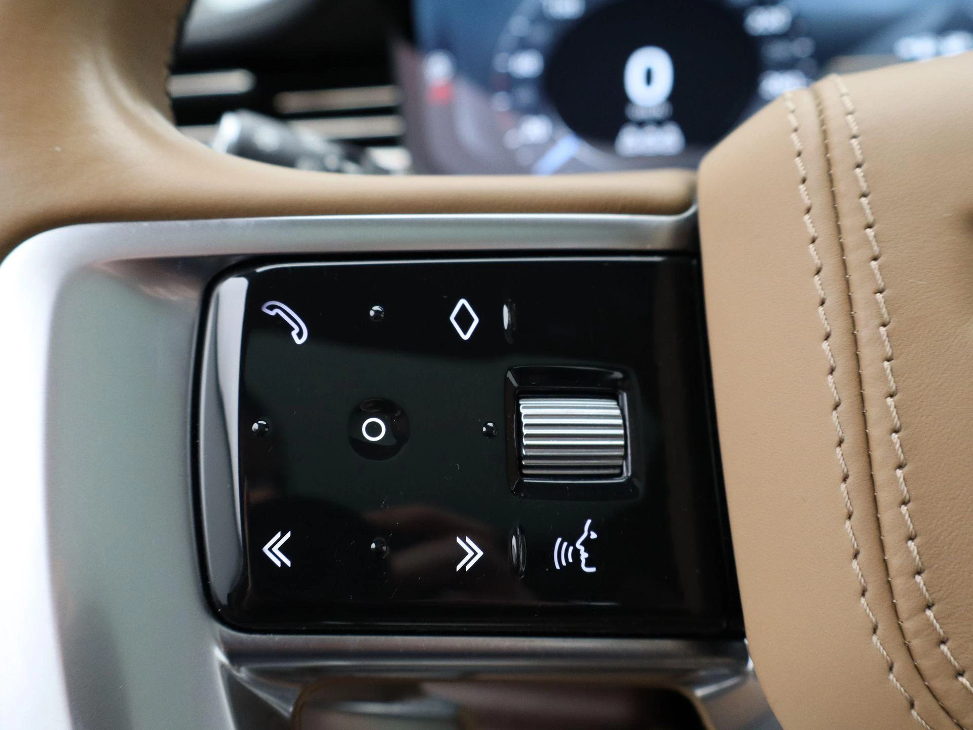 Land Rover-Range Rover-image-25