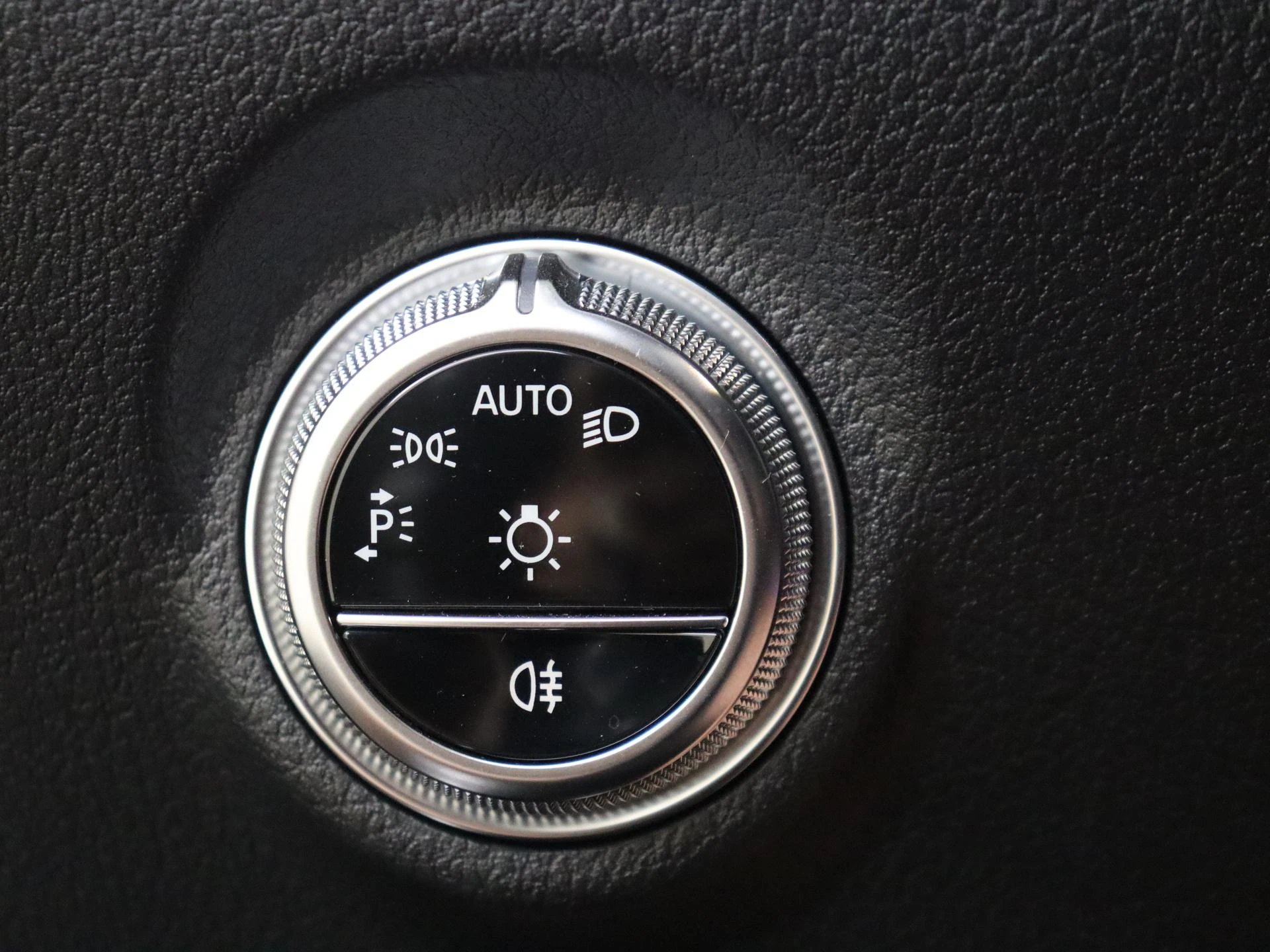 Mercedes-Benz-C-Klasse-image-22